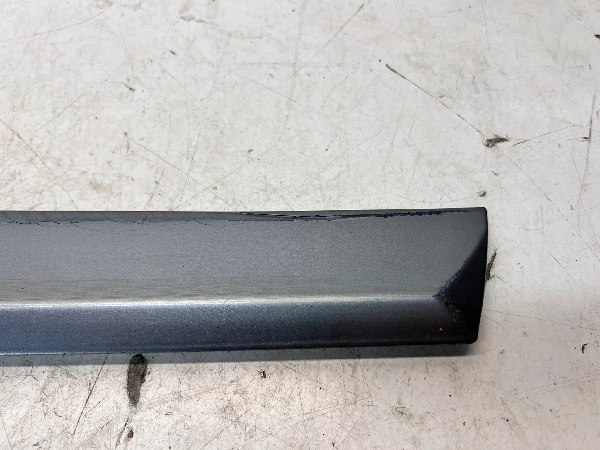 moulding door lower right rear part AUDI A4 B7 LY7G