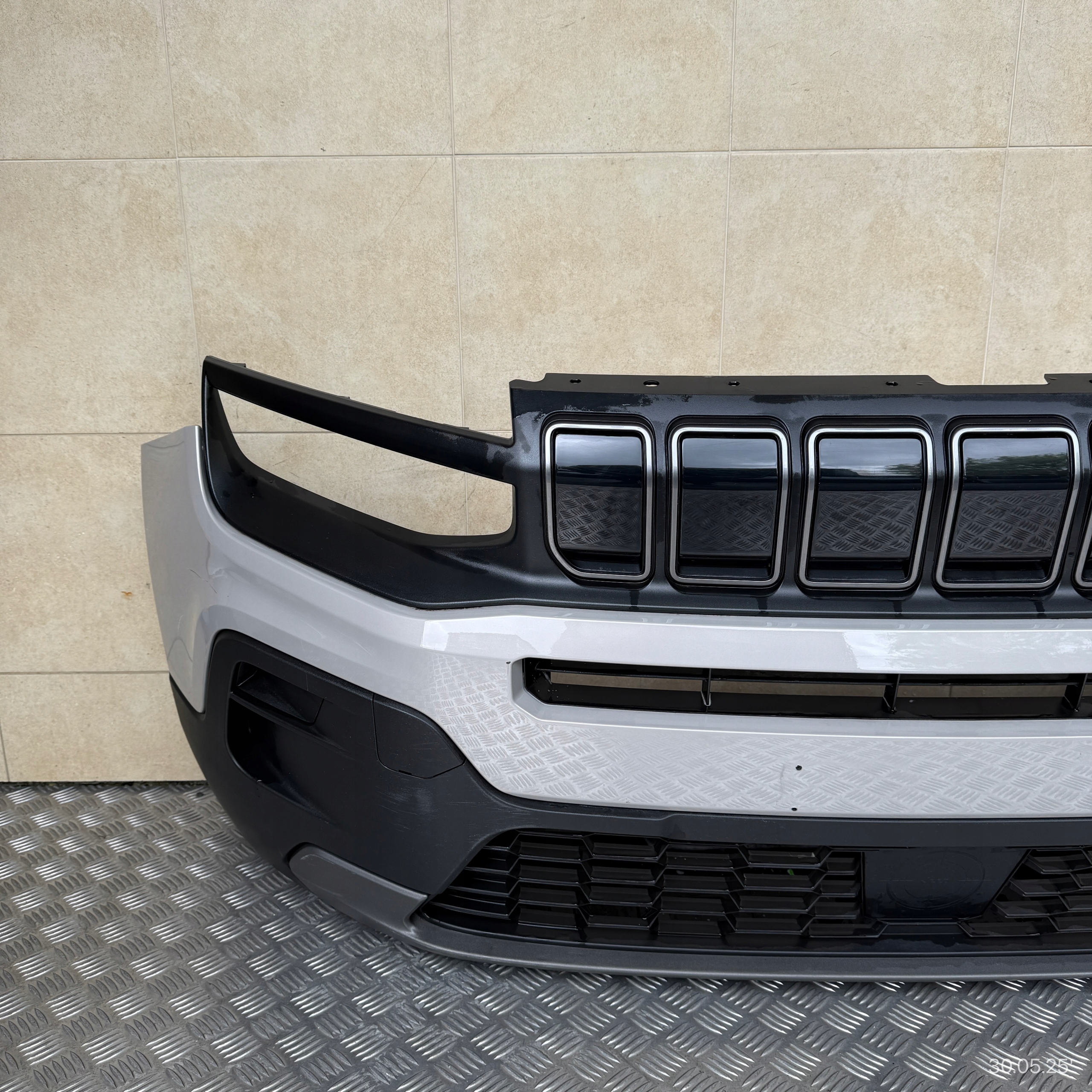 Frontstoßstange komplet JEEP AVENGER 2024 ROK