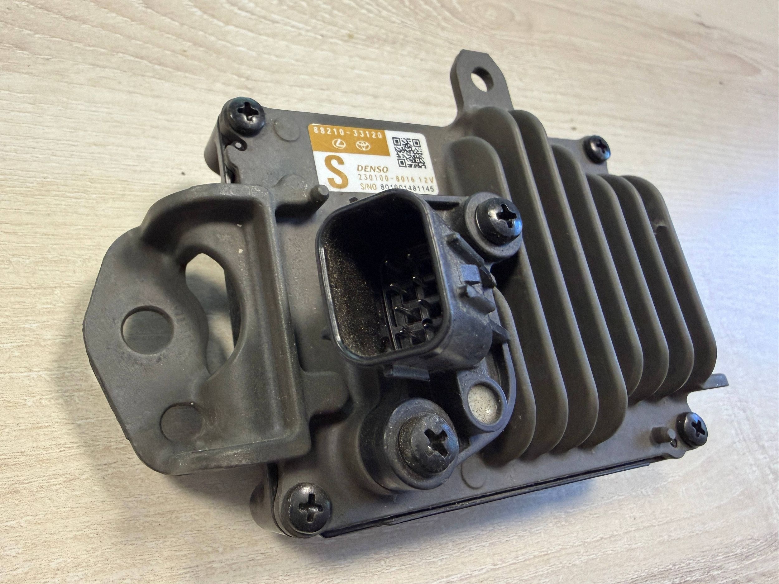 TOYOTA RAV4 V COROLLA E21 snímač RADAR předek DISTRONIC 88210-33120
