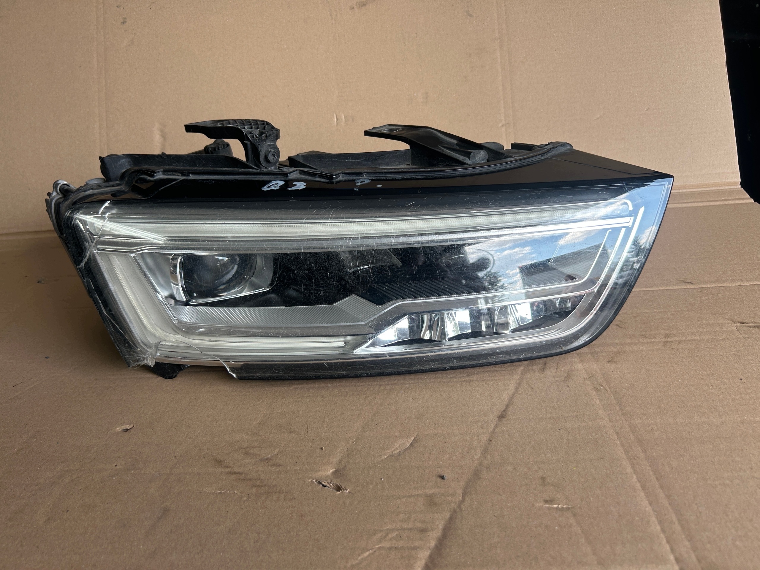 AUDI Q3 8U LIFT 14- light right front LED EUROPA 8U0941034