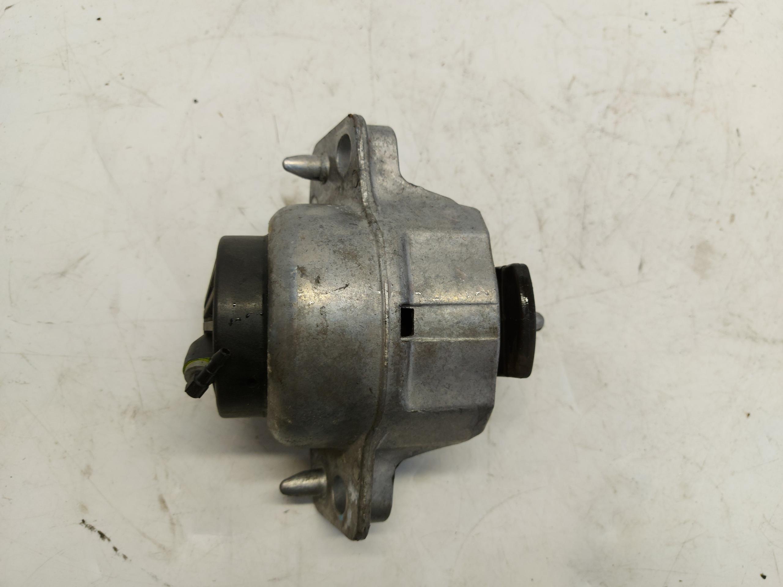 Range Rover VELAR L560 2.0d 2021r engine mount holder right 2.0d