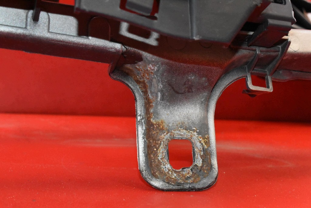 support panel for radiators pillar lock 8M51-8B041-AB FORD FOCUS MK2 1.8 TDCI 116 KM