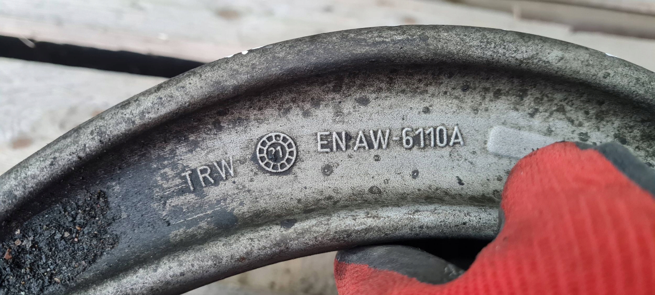 A5 8W LIFT arm lower left front 8W0407695B A4 B9 8W Q5 80A