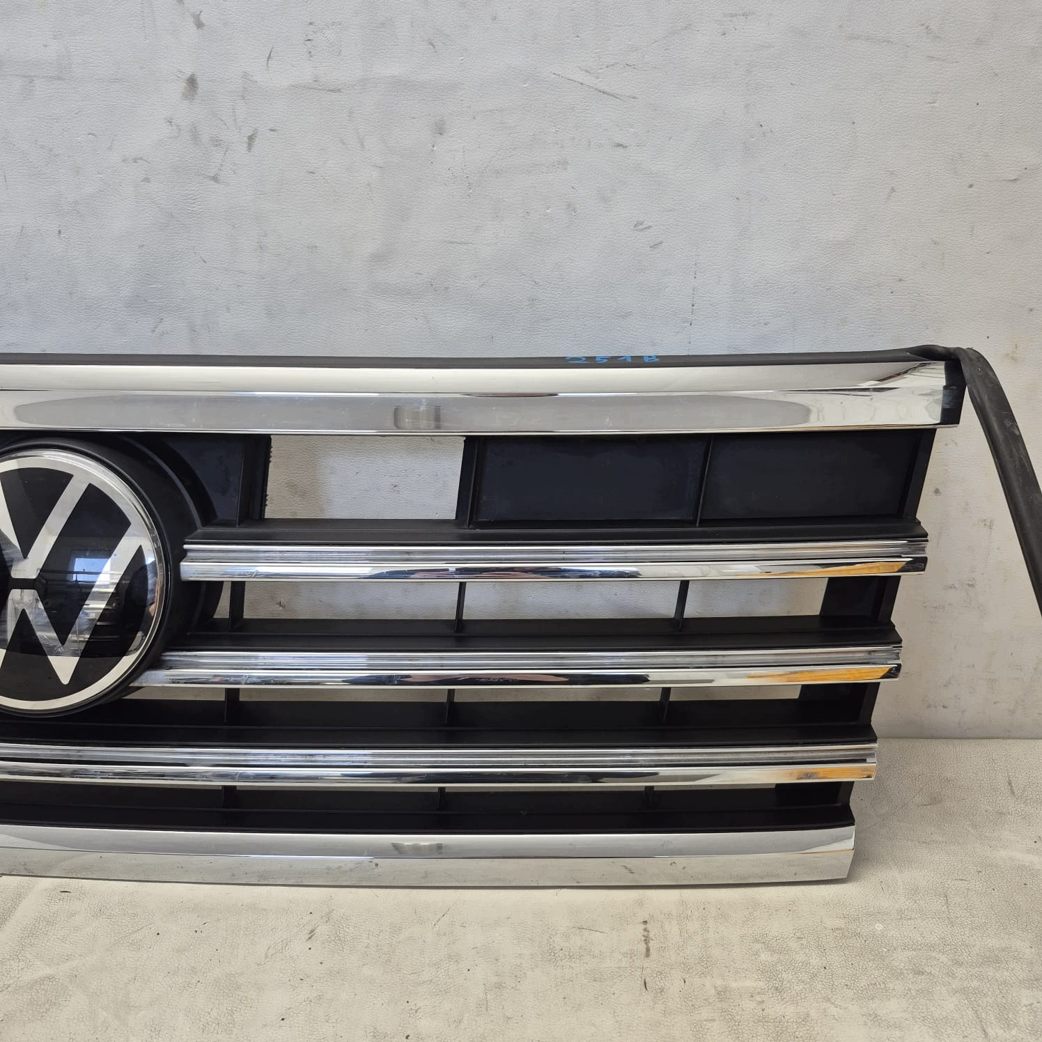 VW TOUAREG III 3 18-23 grill grille