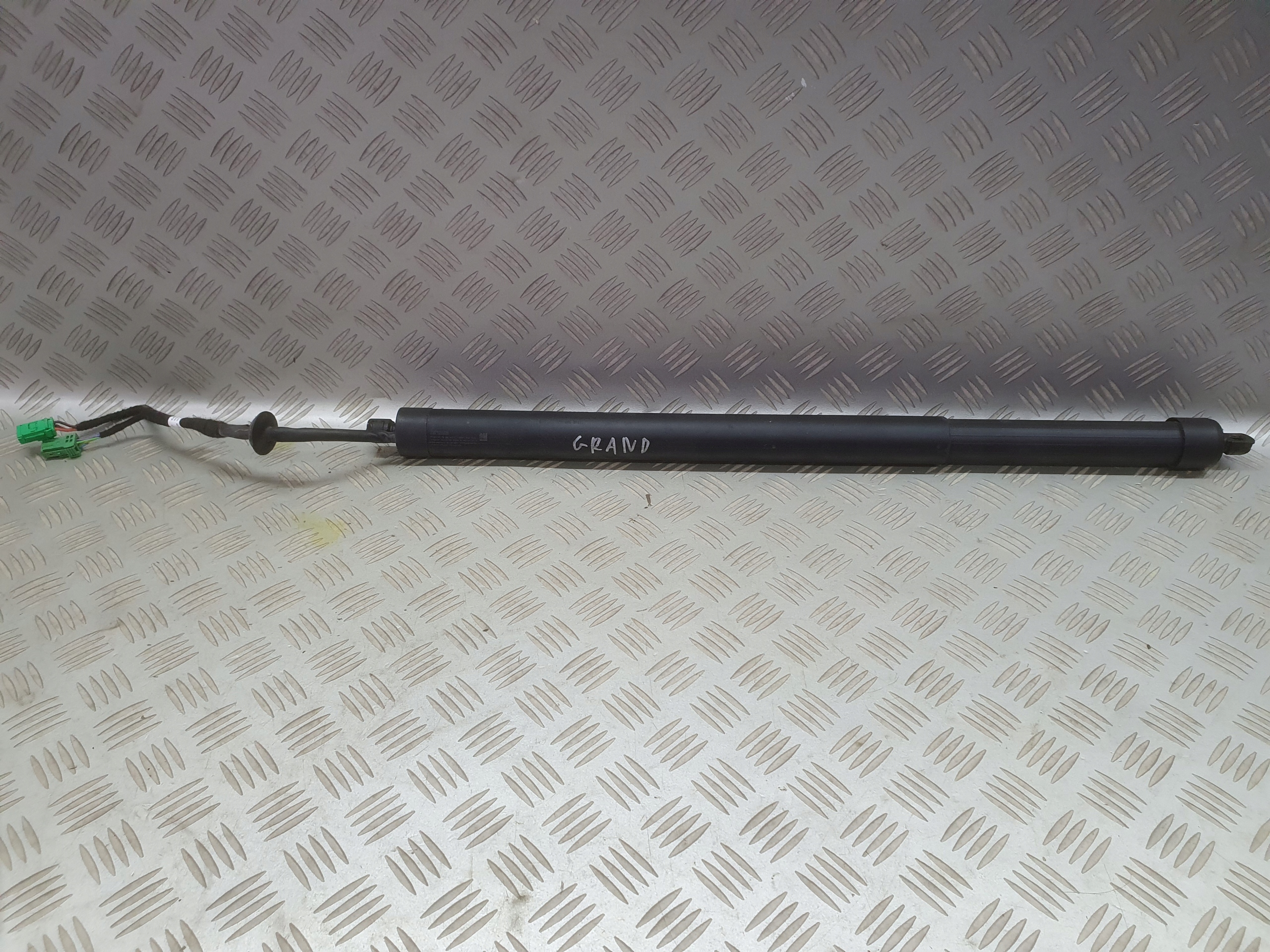 9814792580 - ПРИВОД АМОРИЗАТОР ЗАКРЫЛКА ПРАВЫЙ OPEL GRANDLAND X