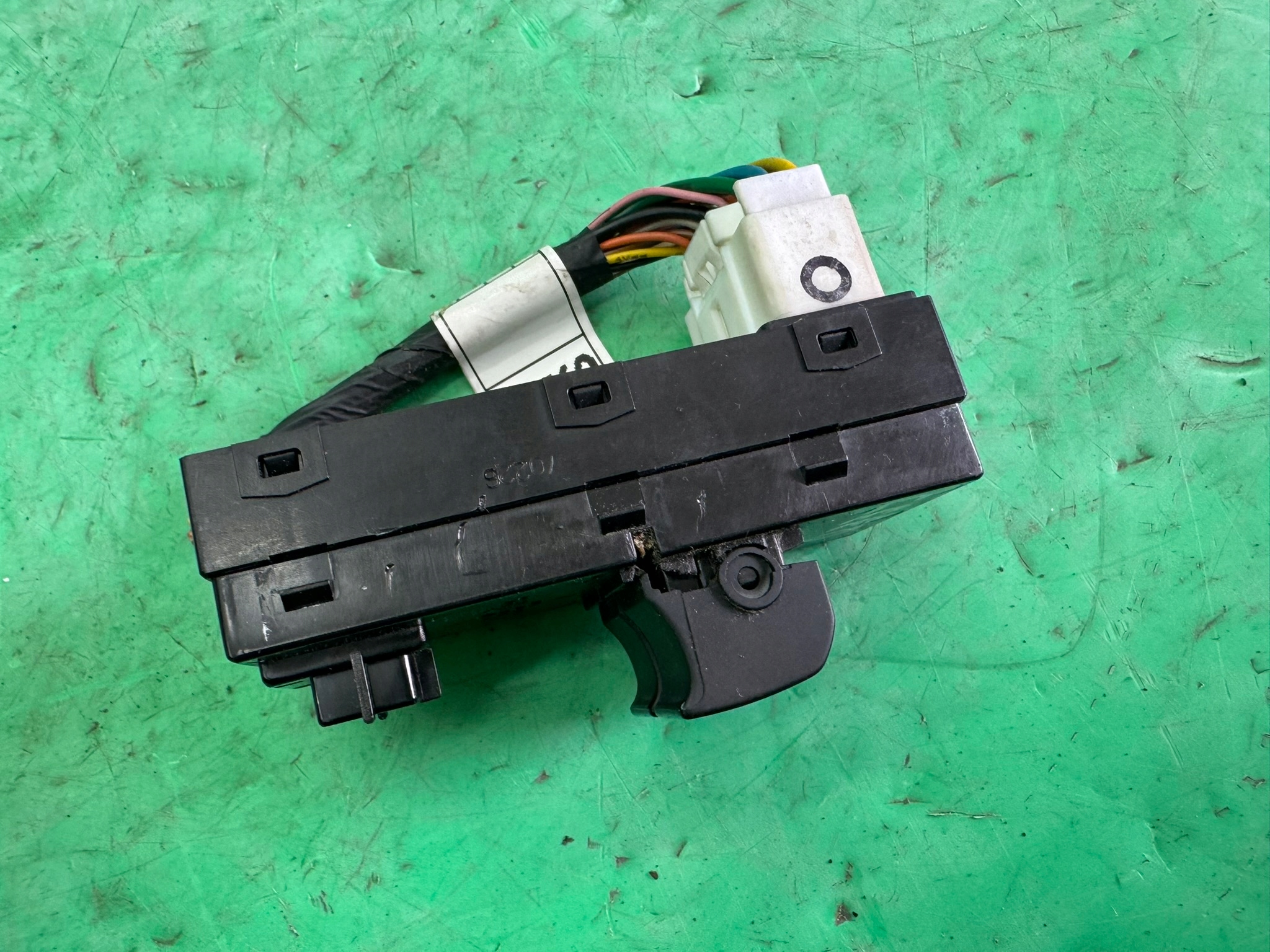 CONTROL PANEL SZYBAMI PRZEDNIMI 93570-1H020 KIA CEED AND 1 06- HB 5 DOOR