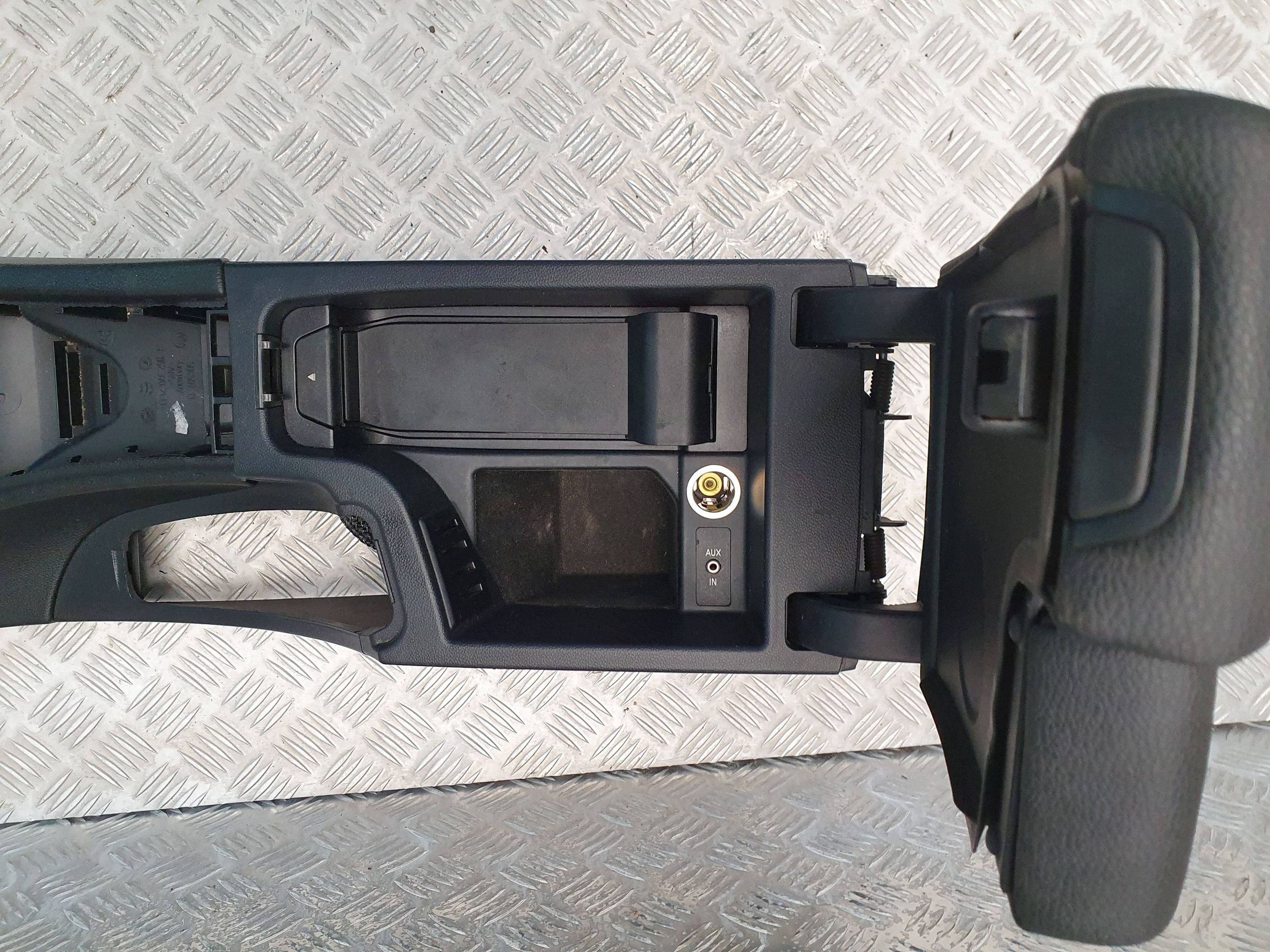 TUNEL central armrest EUROPA 9170915 BMW E91 E90 E92 E93
