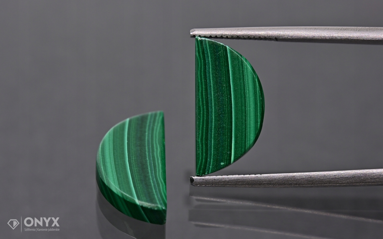 Malachit mělký Para půlkruh 15,5x7,5 mm