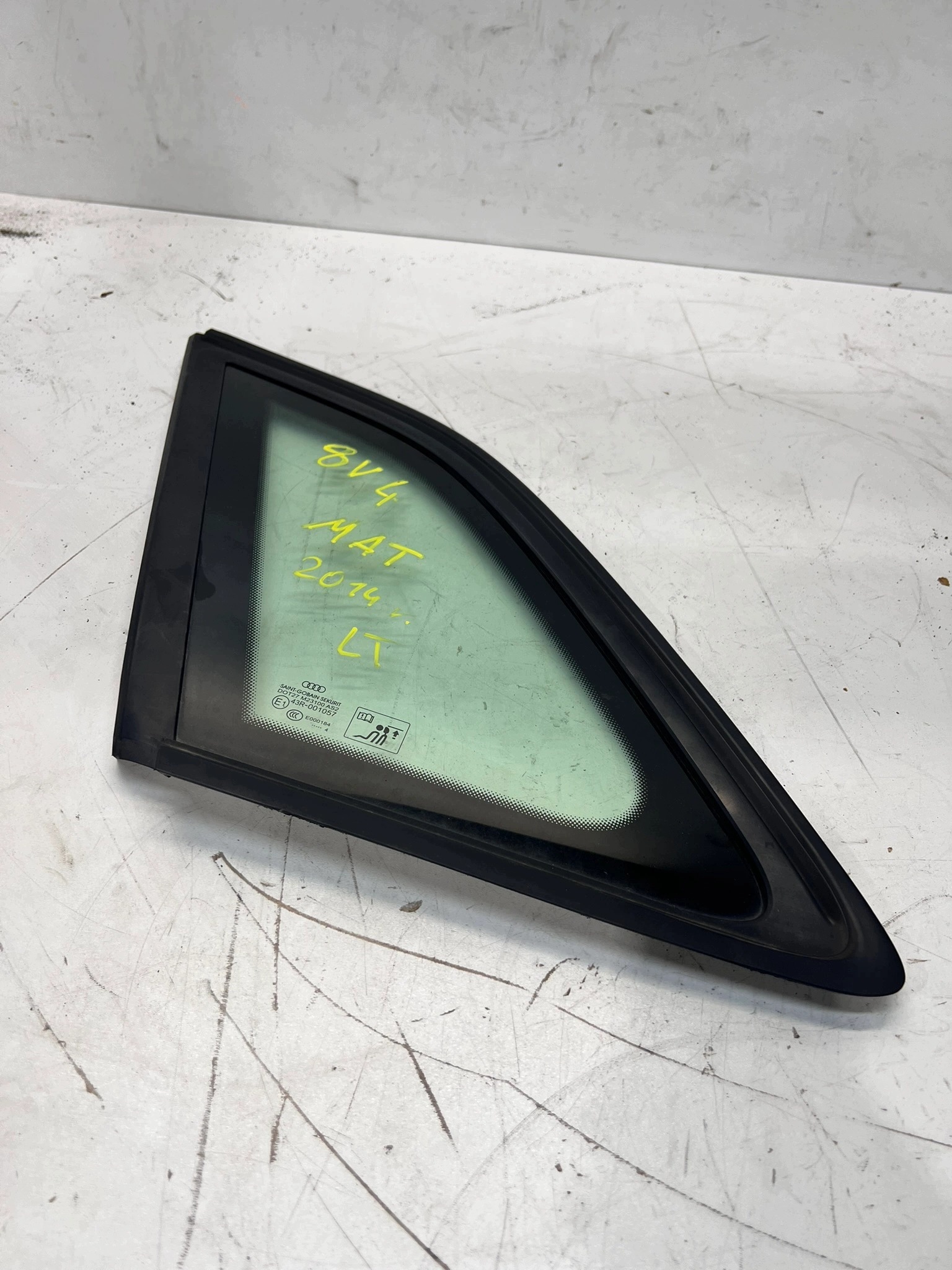 window bodywork left rear part AUDI A3 8V4 2014 ROK below LISTWE MAT