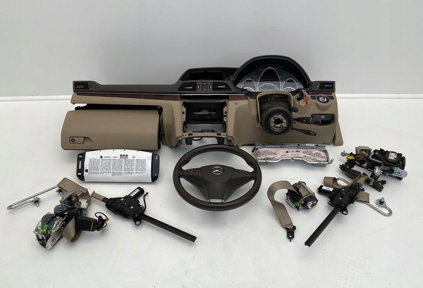 MERCEDES E KLASA W207 DESKA KONSOLA AIRBAG PASY