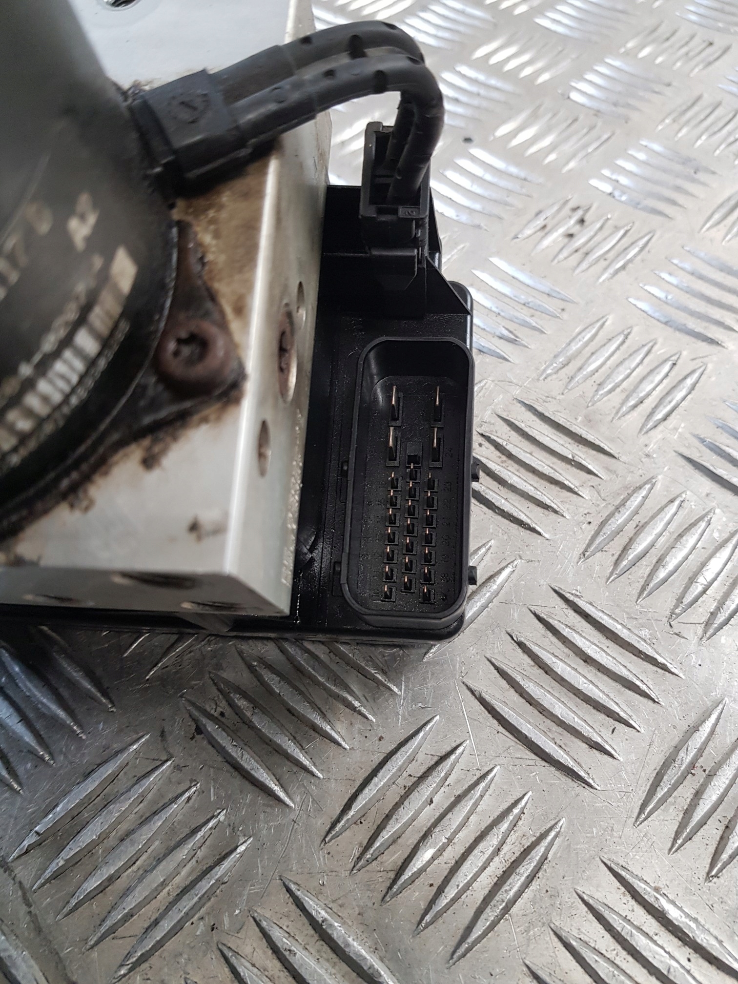 pump ABS 1J0614117D 1J0907379P VW GOLF IV
