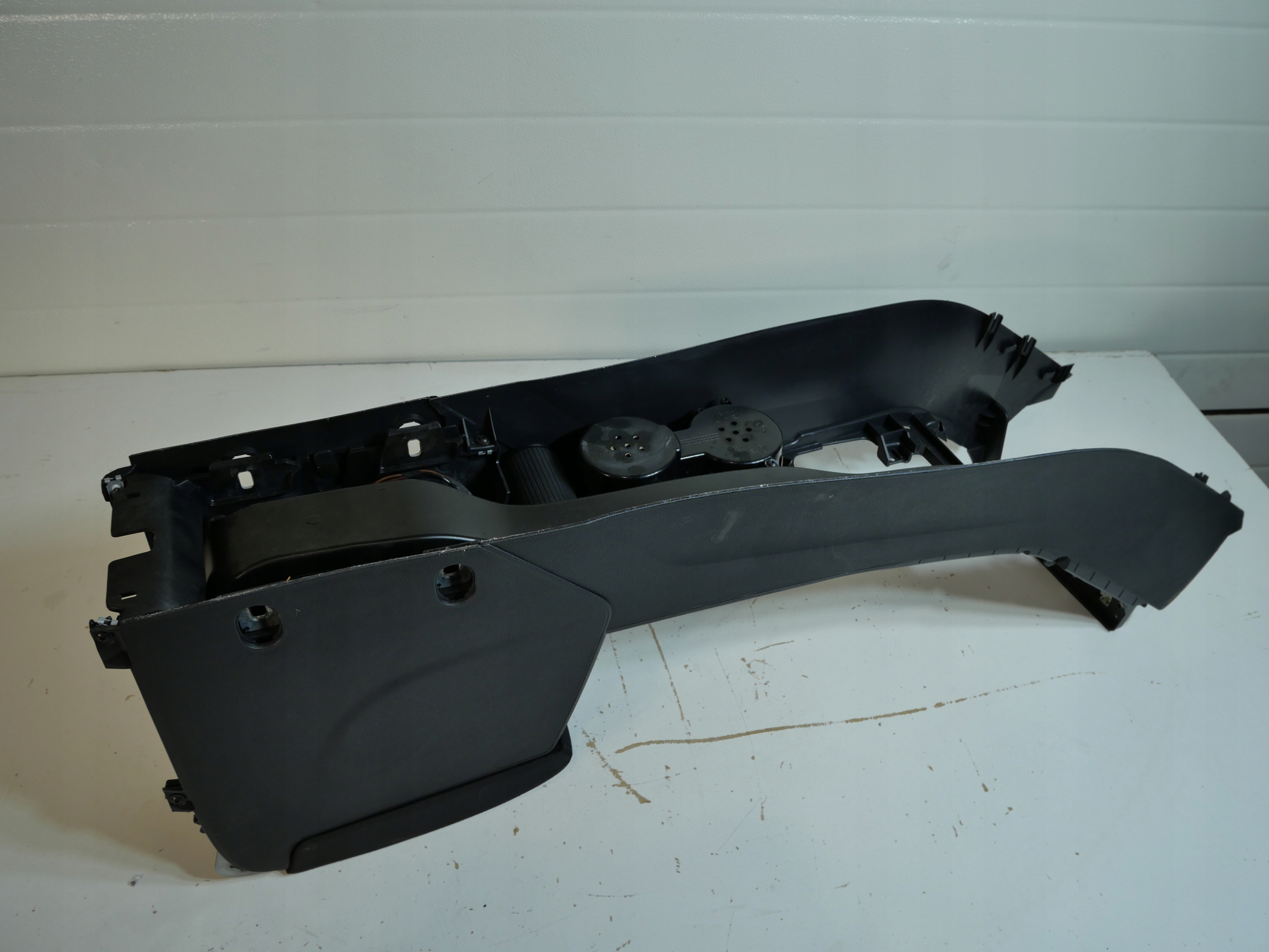 TUNEL armrest VW TIGUAN plus 5N0864251B