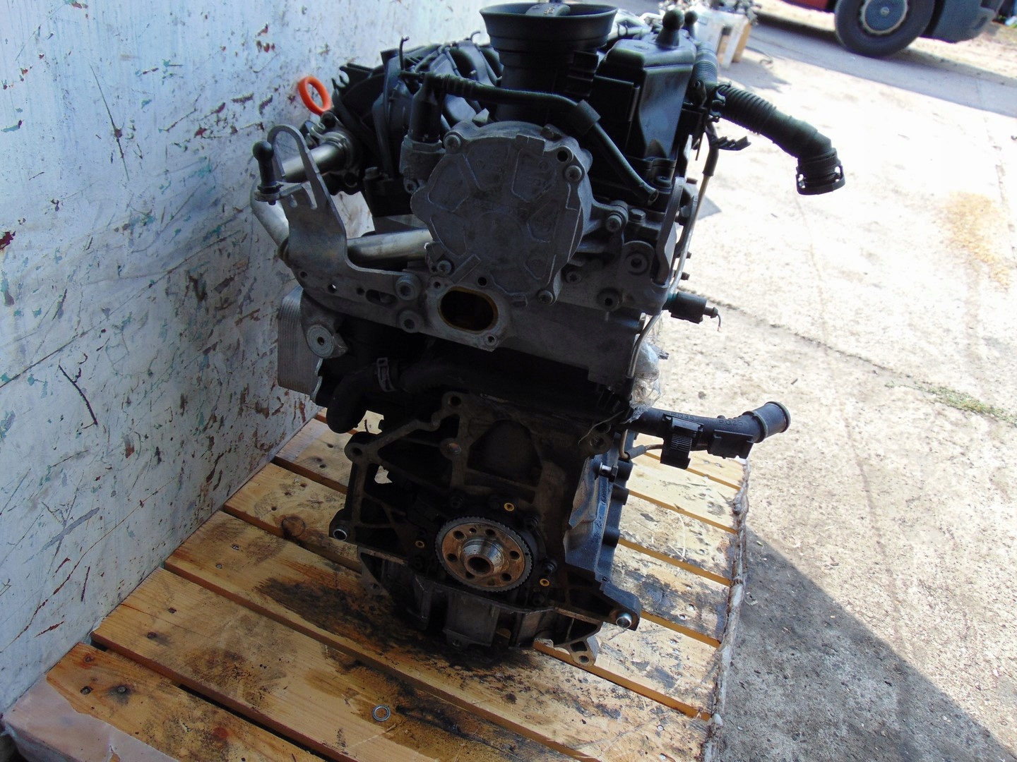 двигатель без навесного vw TOURAN 2010-2015 и другие 1.6 tdi 169 тыс. км.