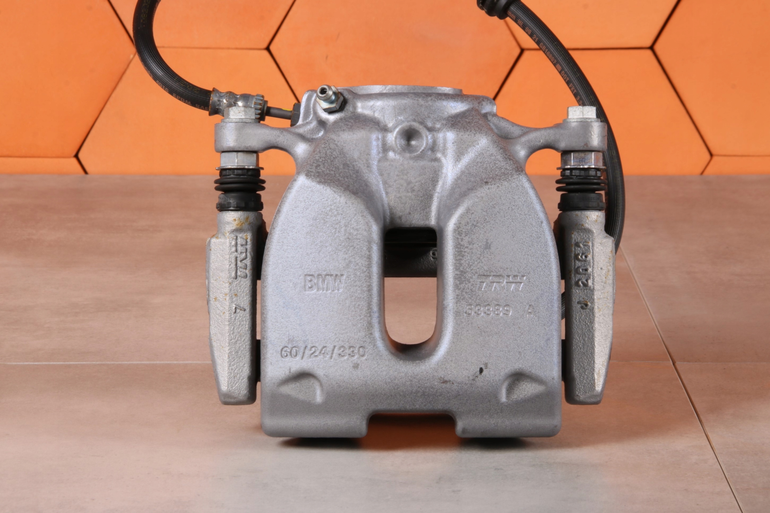 BMW G30 G31 caliper brake left front front 6872799 60/24/330 20 km !!!