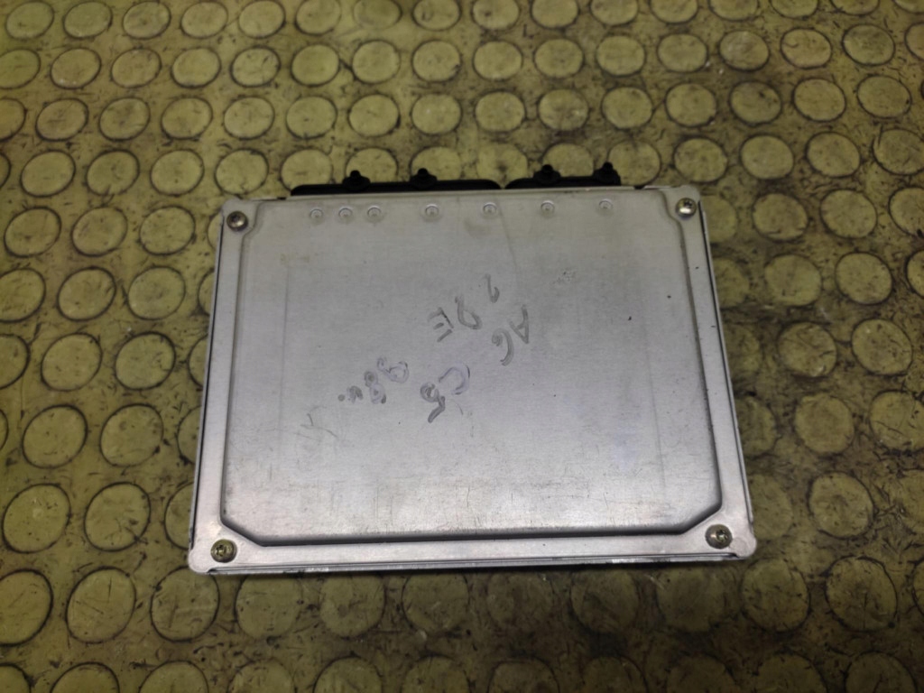 AUDI A6 C5 2.8 control unit of the engine 0261204690