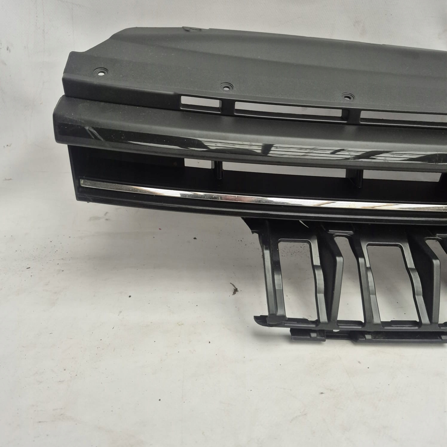 VW PASSAT B9 3J0 23- grill LED grille radiator