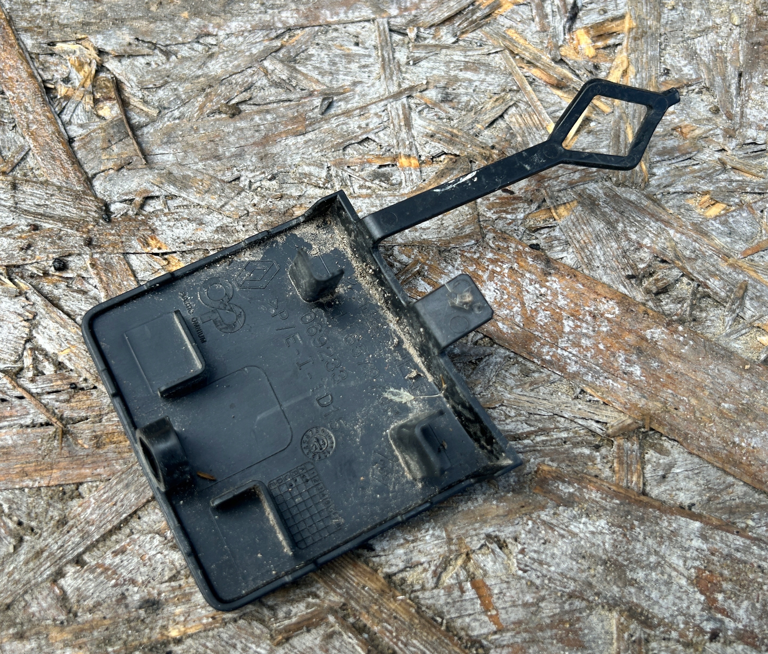 Abschleppöse der Stoßstange heck RENAULT CAPTUR II 511657070R