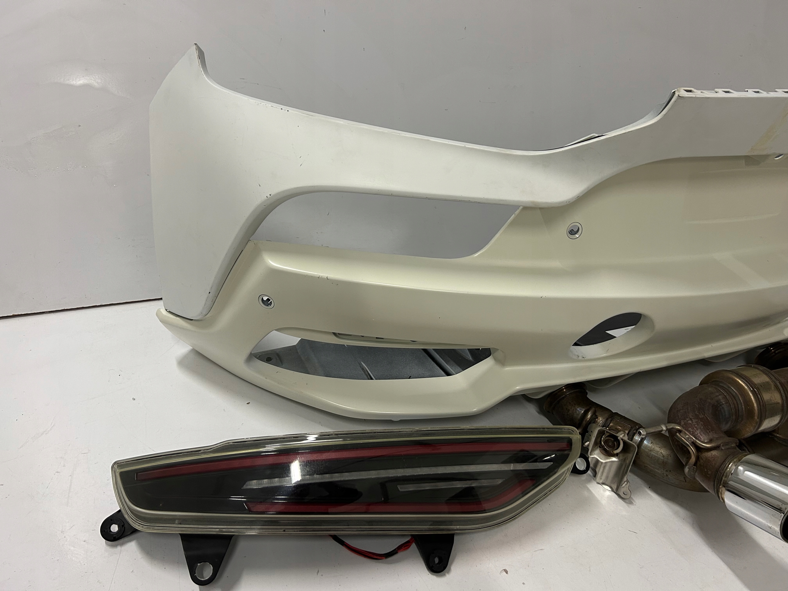 MASERATI MC20 running board bumper rear light exhaust pipe cap Rear Bumper Spoiler