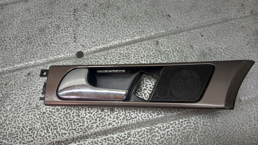 KLAMKA WEW. LEWA PRZÓD AUDI A6 C5 98R