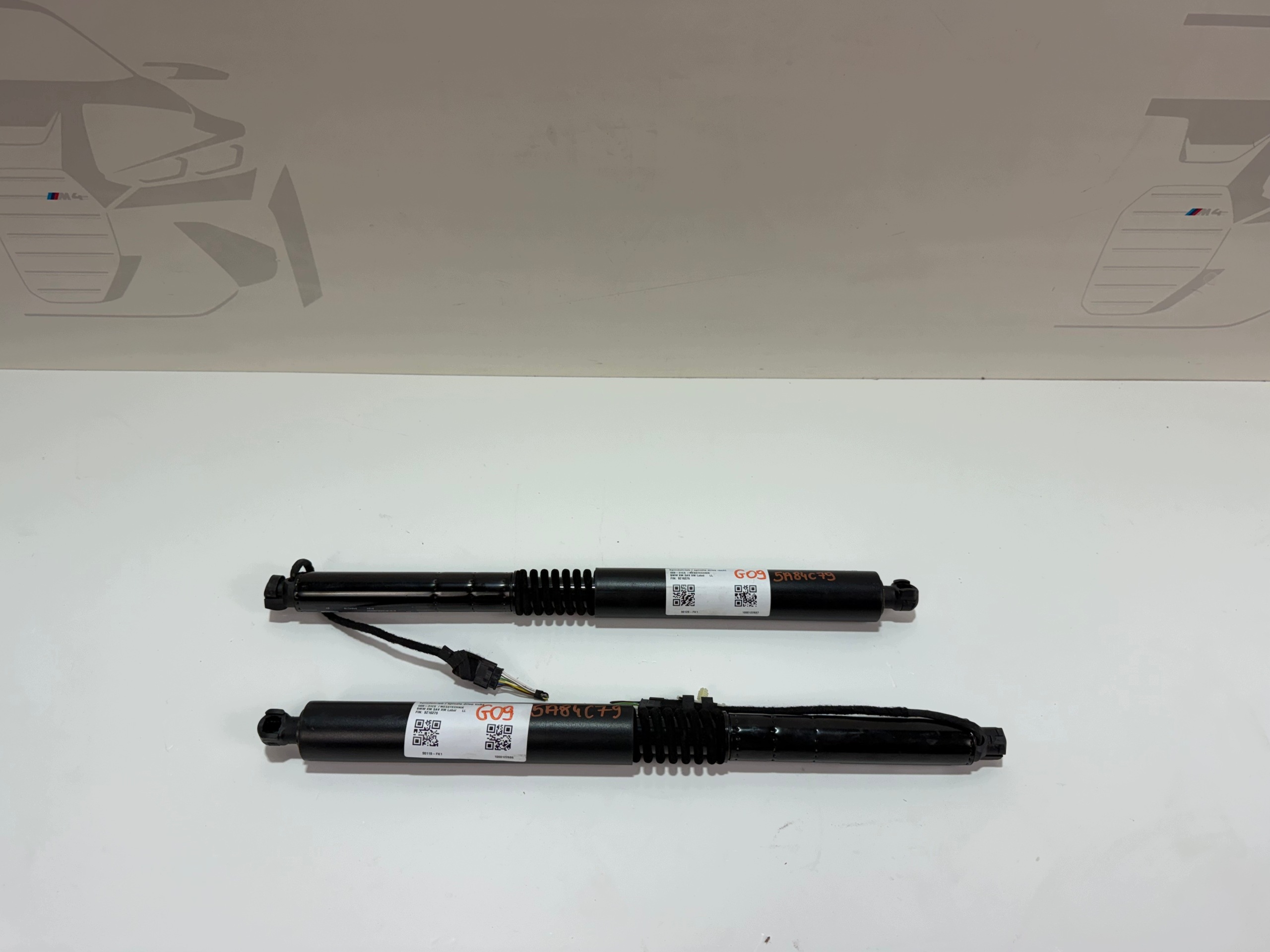 damper telescope bonnet BMW XM G09 5A84C79