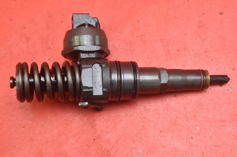 Впорскування НАСОССПАЛАХ AUDI A4 B7 1.9 TDI 05R