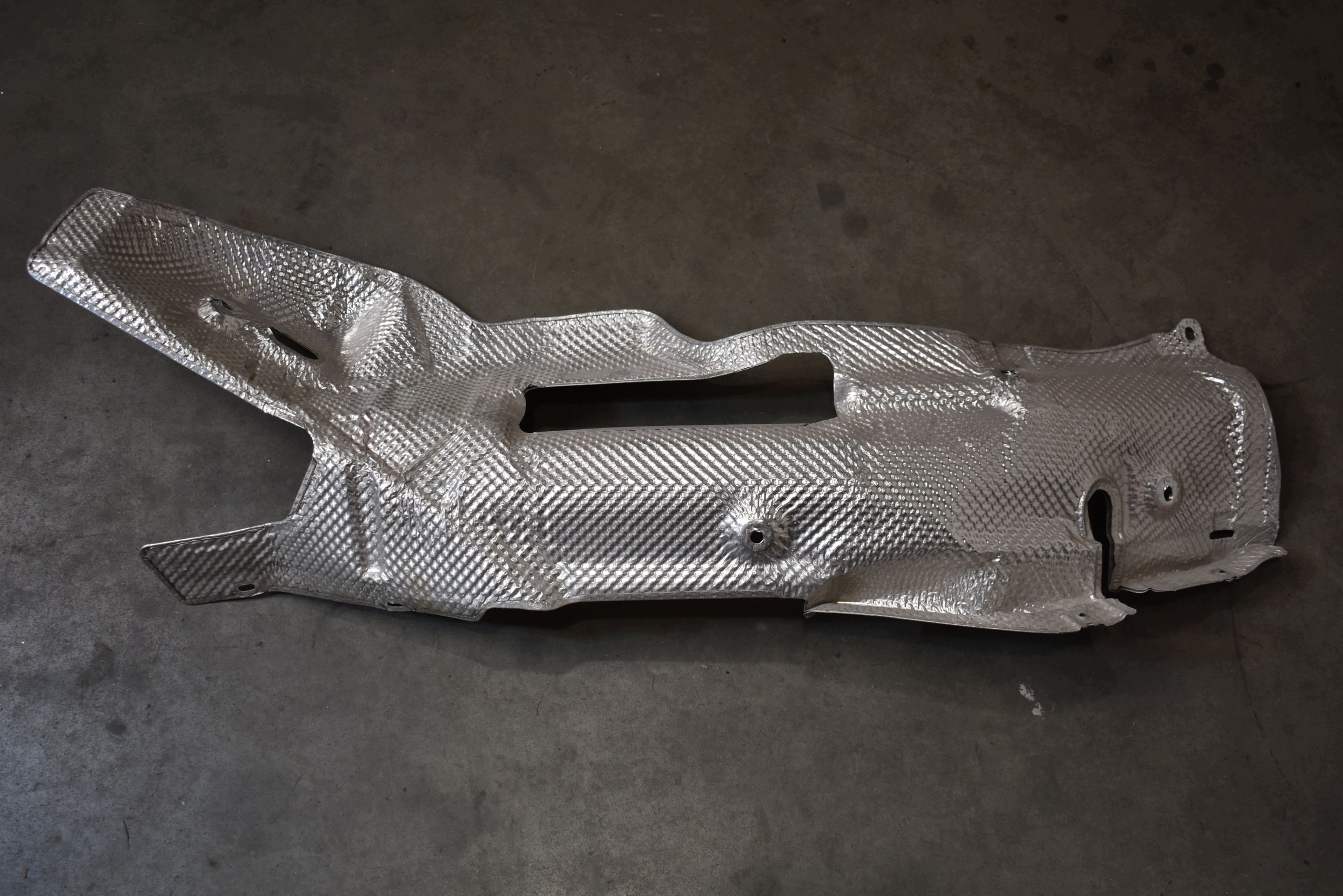 IDEALNA Blende Abdeckung TERMICZNA MERCEDES X167 GLS 1