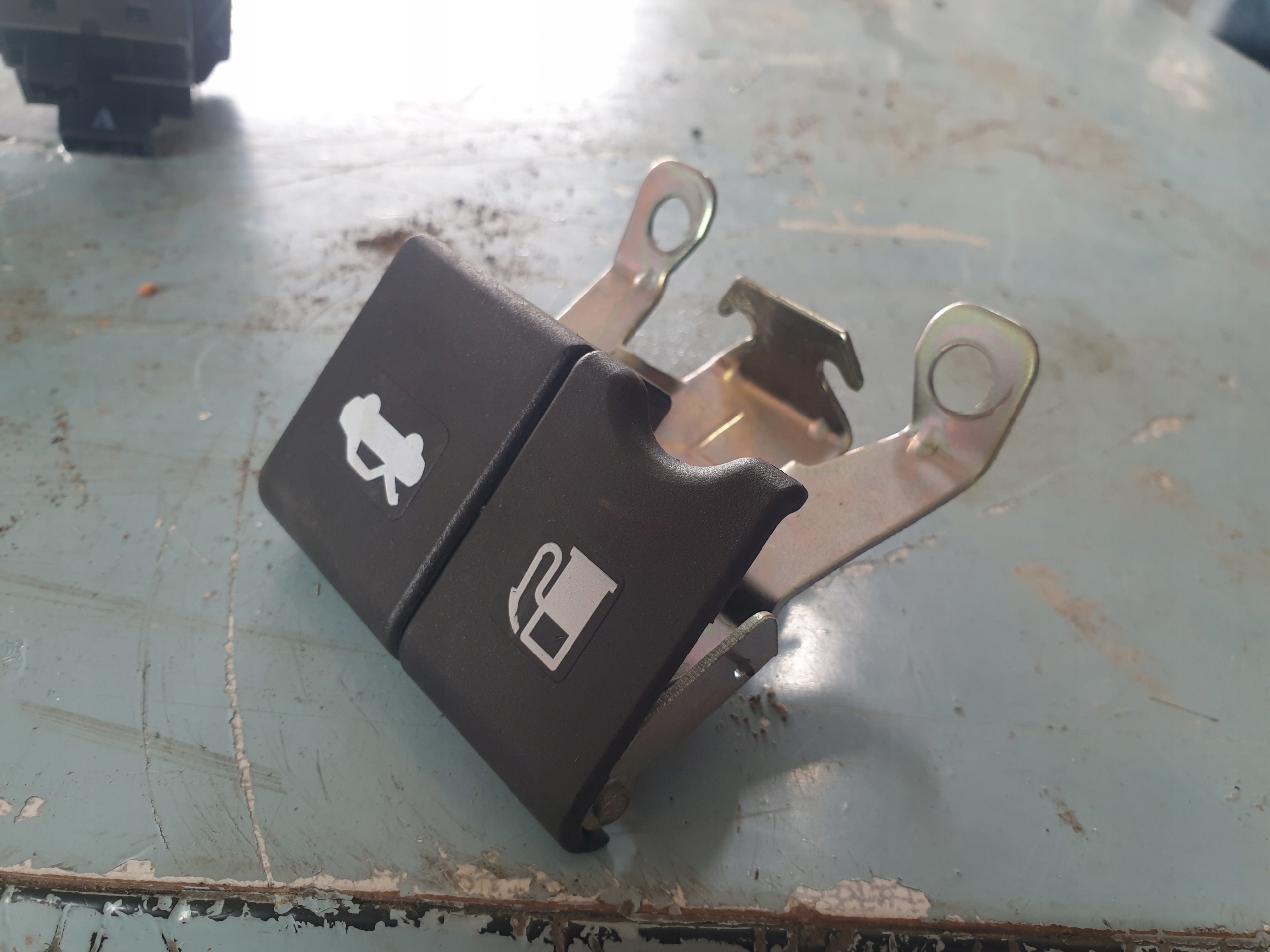 Открытие капота QASHQAI J10 Европа