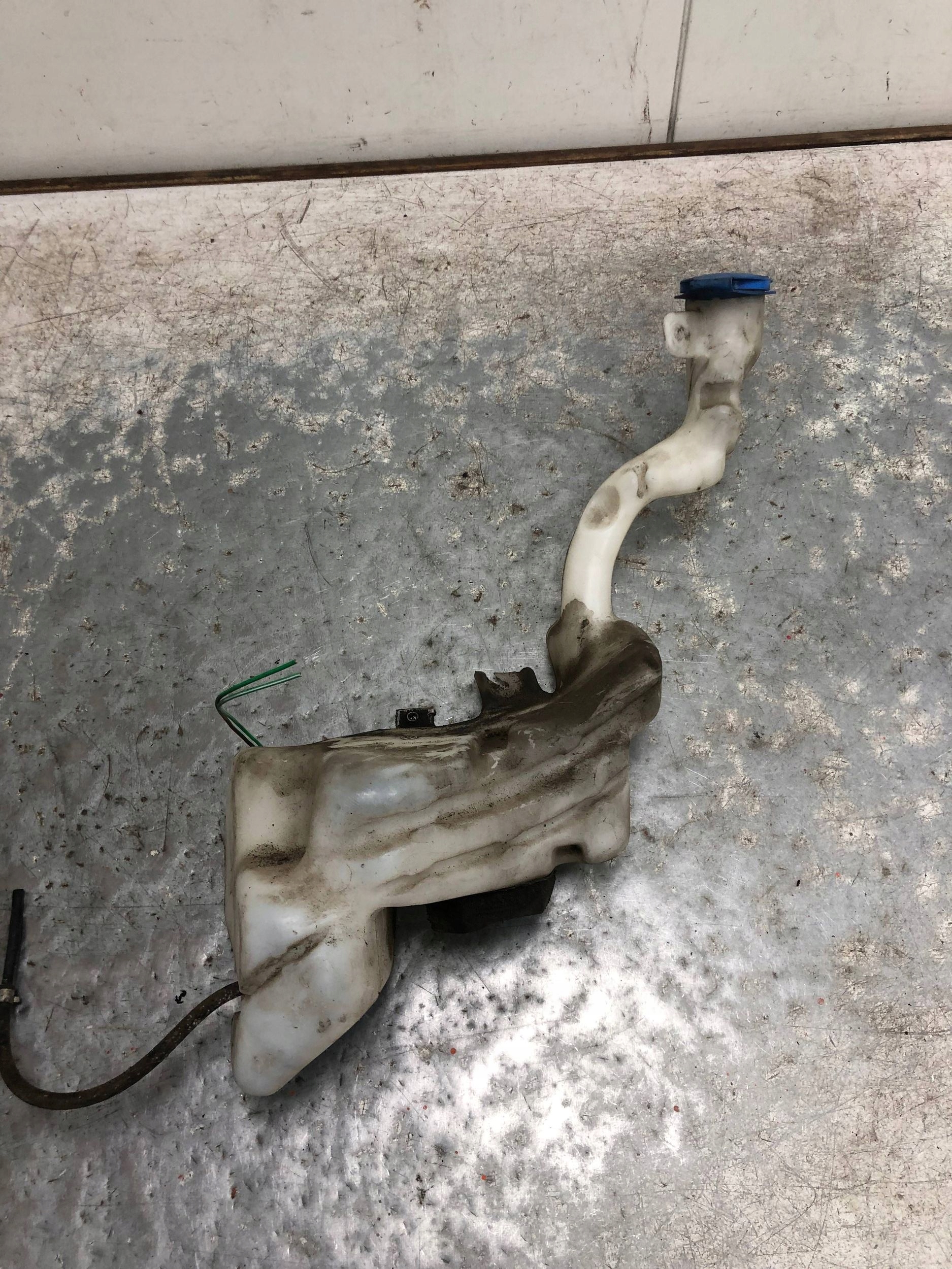 washer fluid tank VW NEW BEETLE 1C0955453D