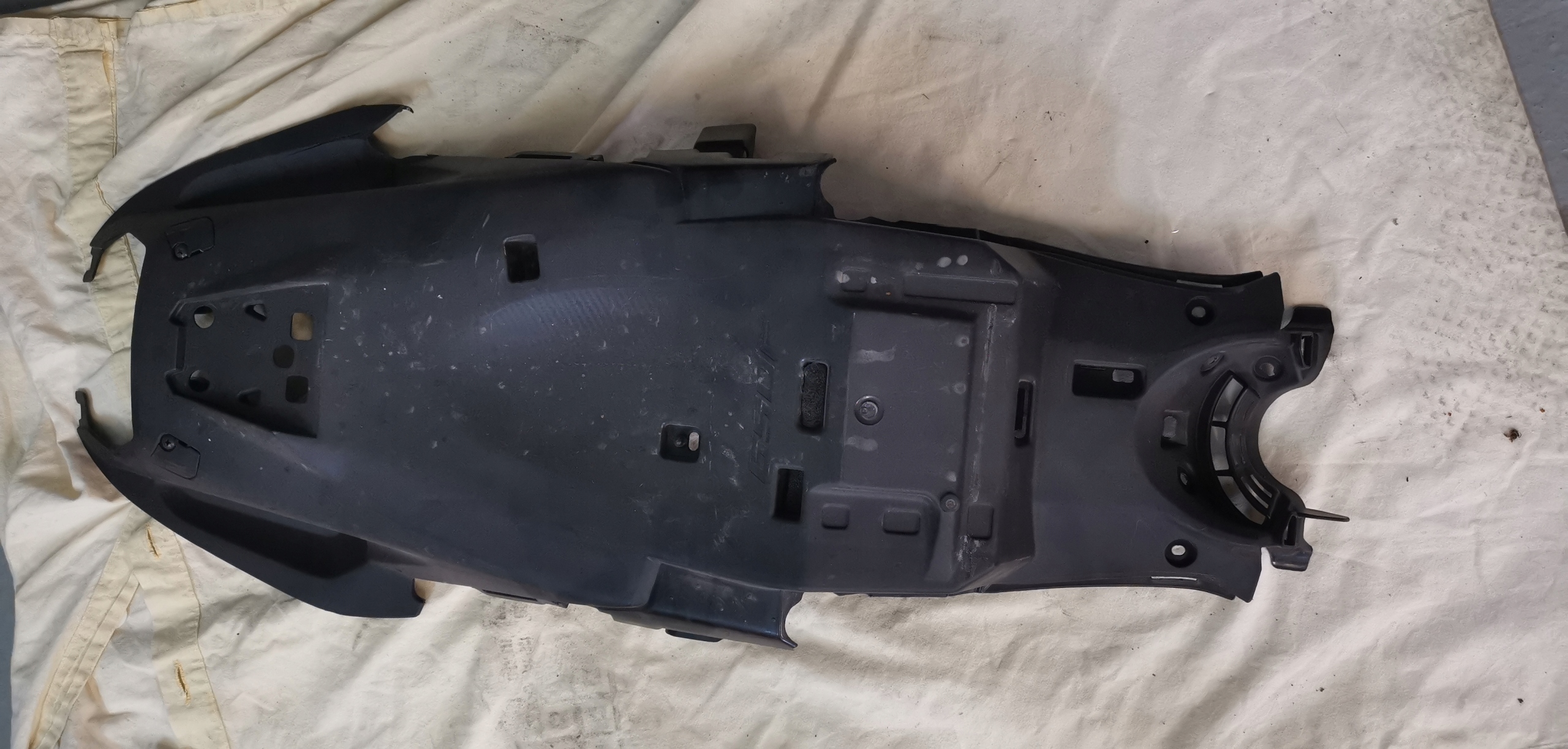 HONDA CB 650 F ЗАДНЕЕ КРЫЛО 80102-MJE-DB00