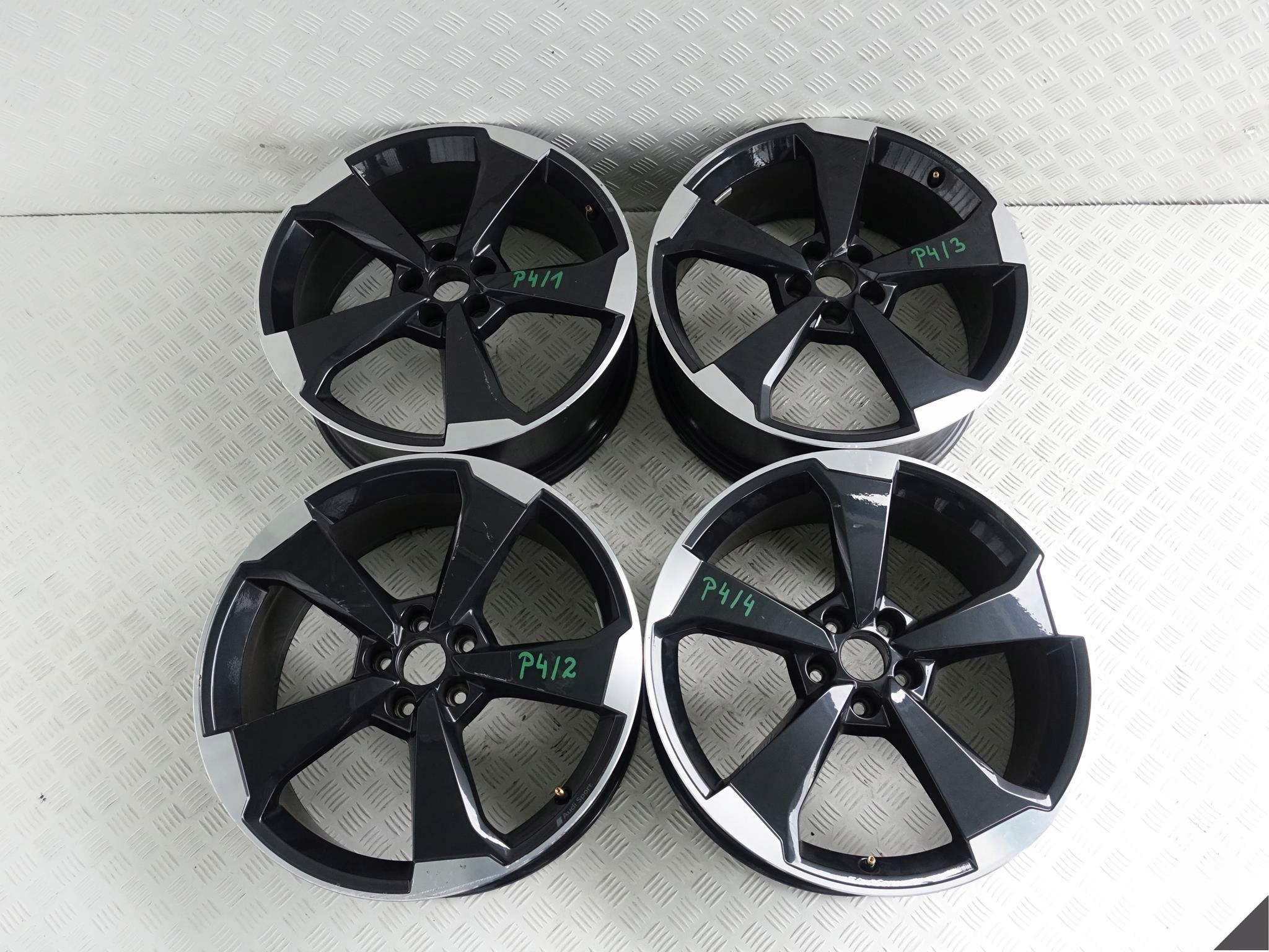 4× Обід алюміній Audi OE0a601025f 8.0