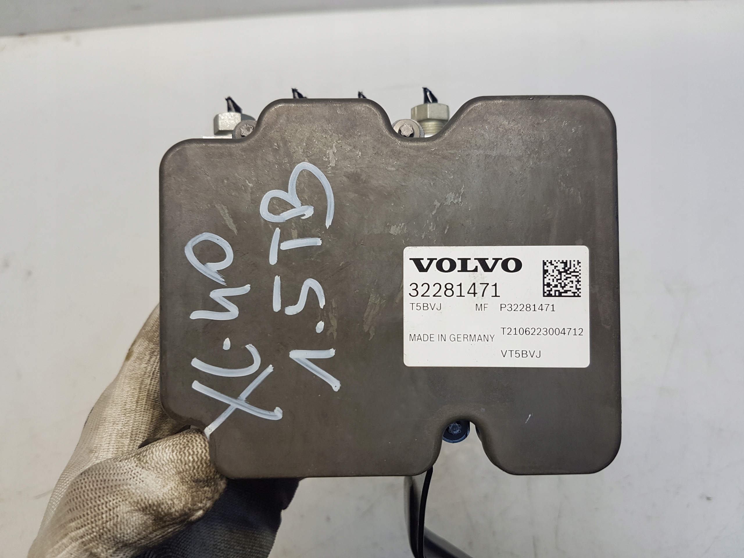 VOLVO XC40 T3 pump control unit ABS 32281471
