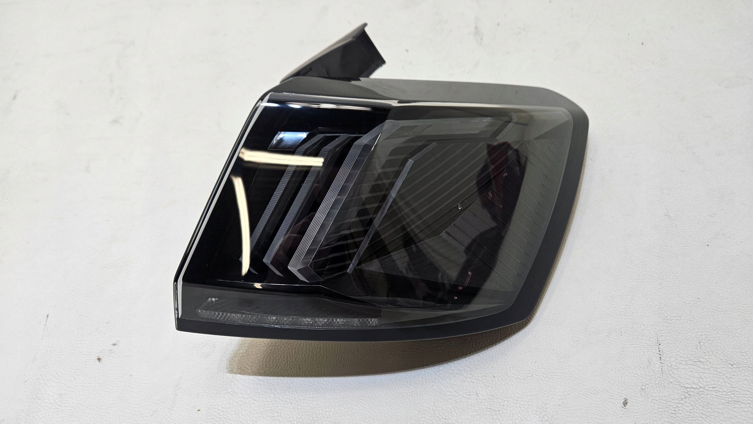 LAMPA PRAWA TYŁ TYLNA PEUGEOT 3008 II LIFT 986231180