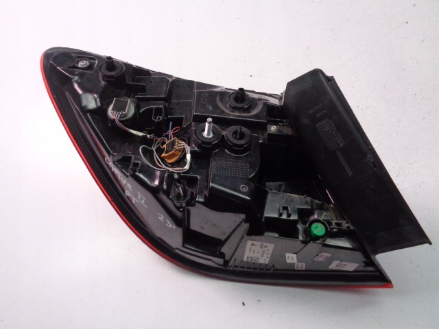 LAMPA PRAWY TYŁ RENAULT CAPTUR II 1.6 E-TECH 2023 ROK Waga produktu z opakowaniem jednostkowym 5 kg