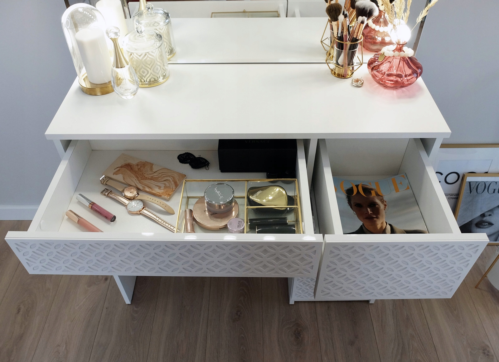 TOALETKA KOSMETYCZNA BIAŁA DO MAKIJAŻU Z OŚWIETLENIEM LUSTRO Marka inna