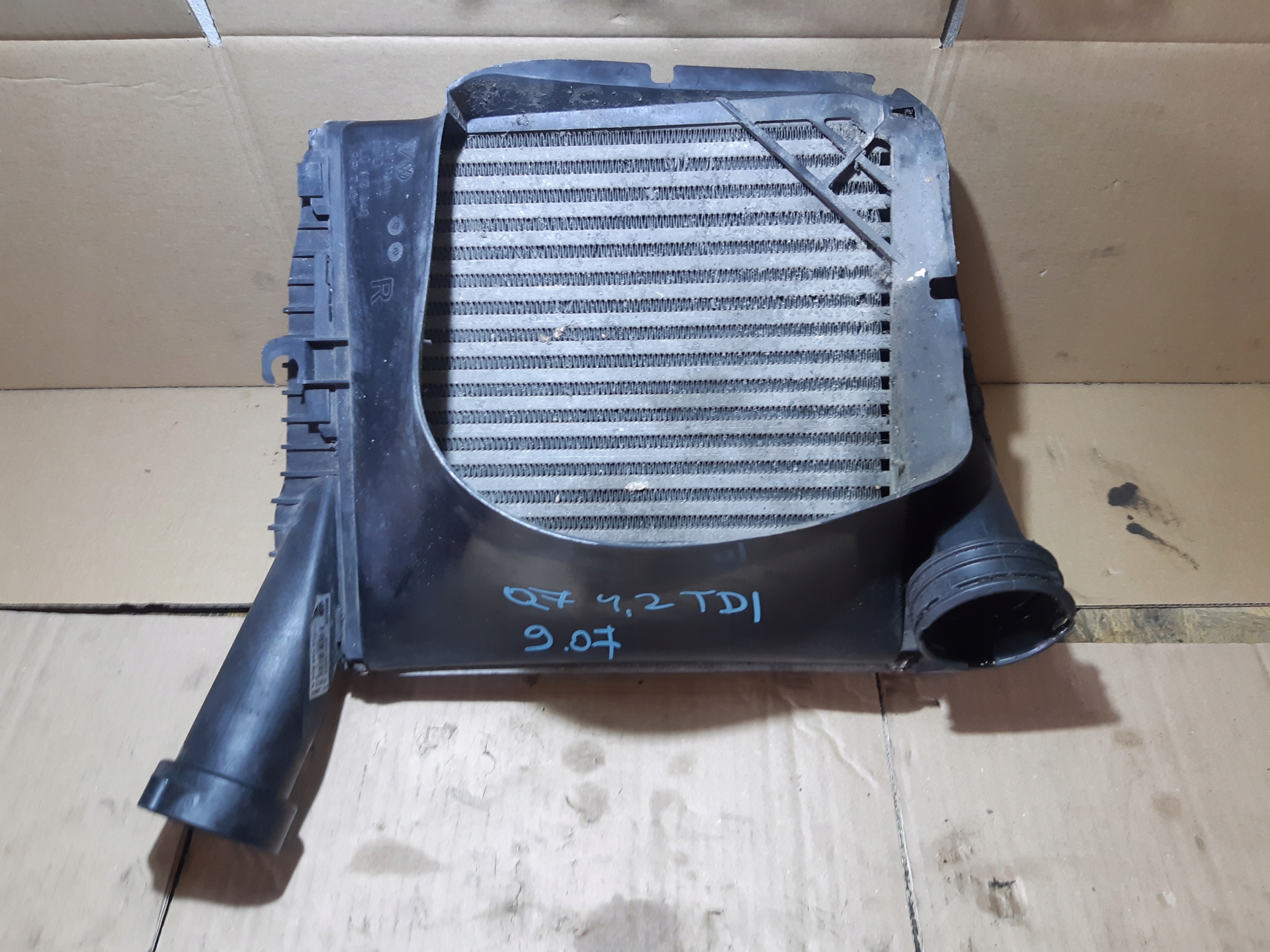 AUDI Q7 4L 4.2 TDI intercooler right 7L0145804A