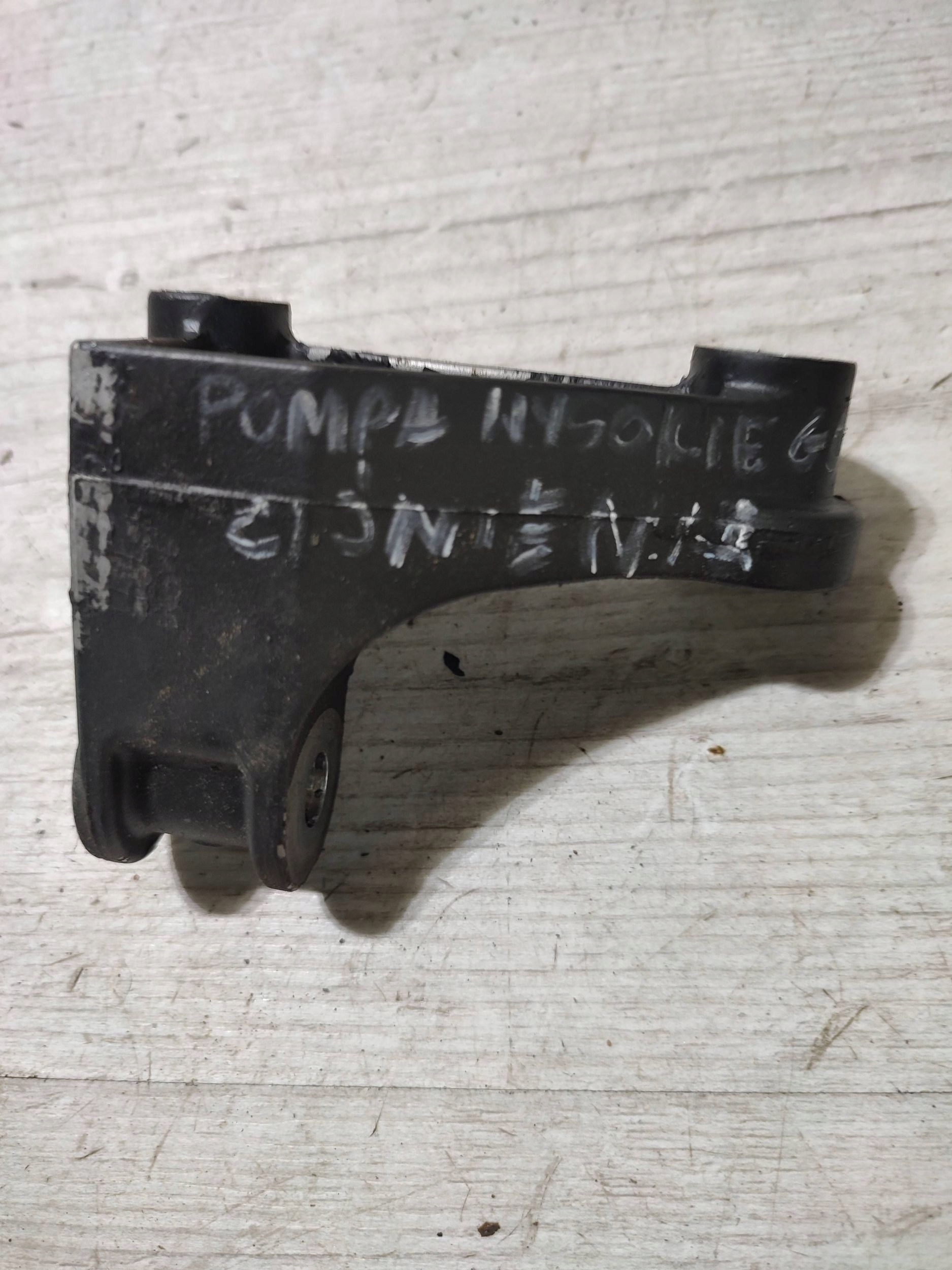 Mercedes-Benz GLA W156 2015 Support plaque pompy wysokiego Pression