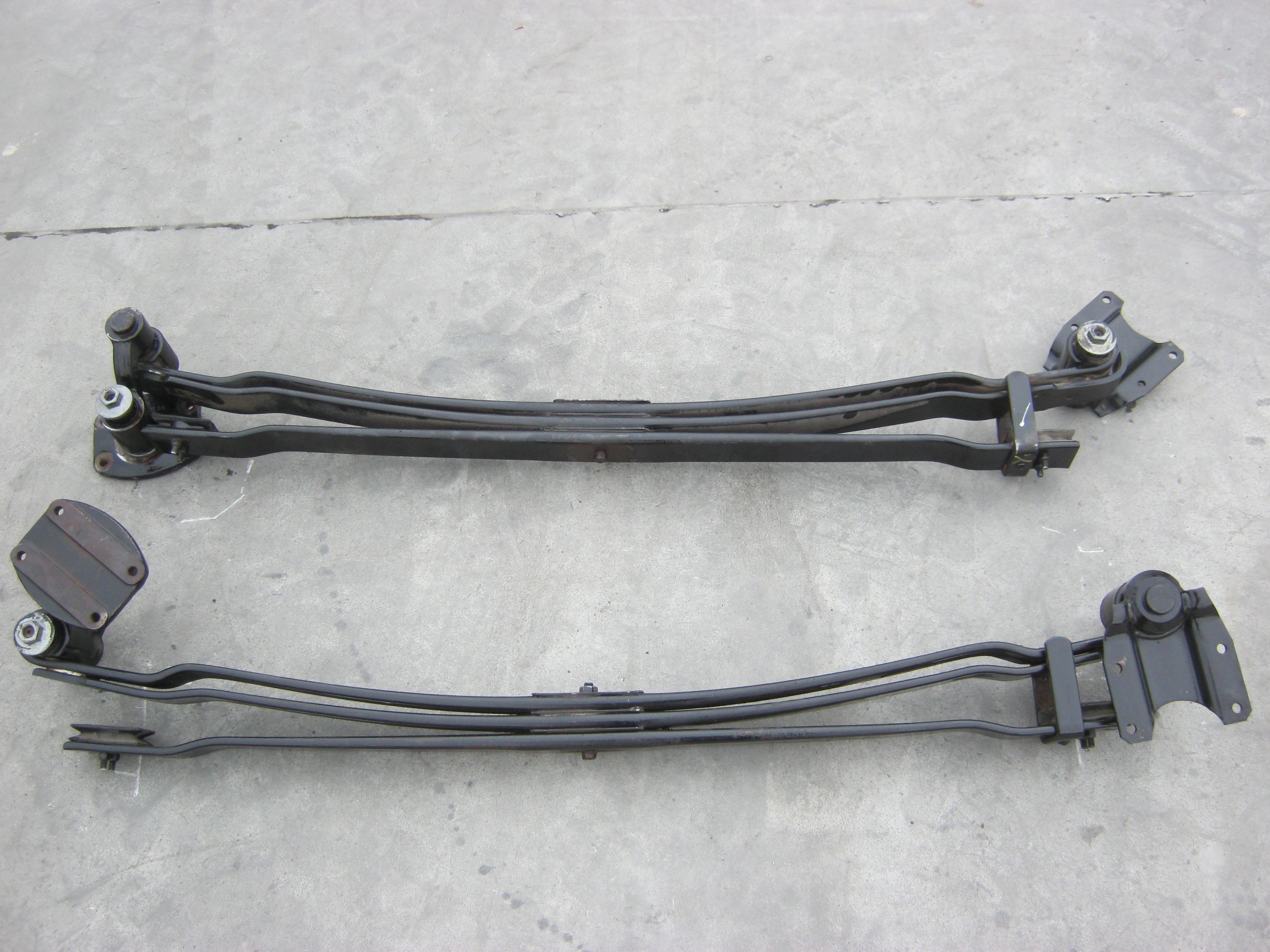 RESOR RESORY TYL 3 PIORA NISSAN CABSTAR MAXITY 2 5 Part number 55020 MB90A