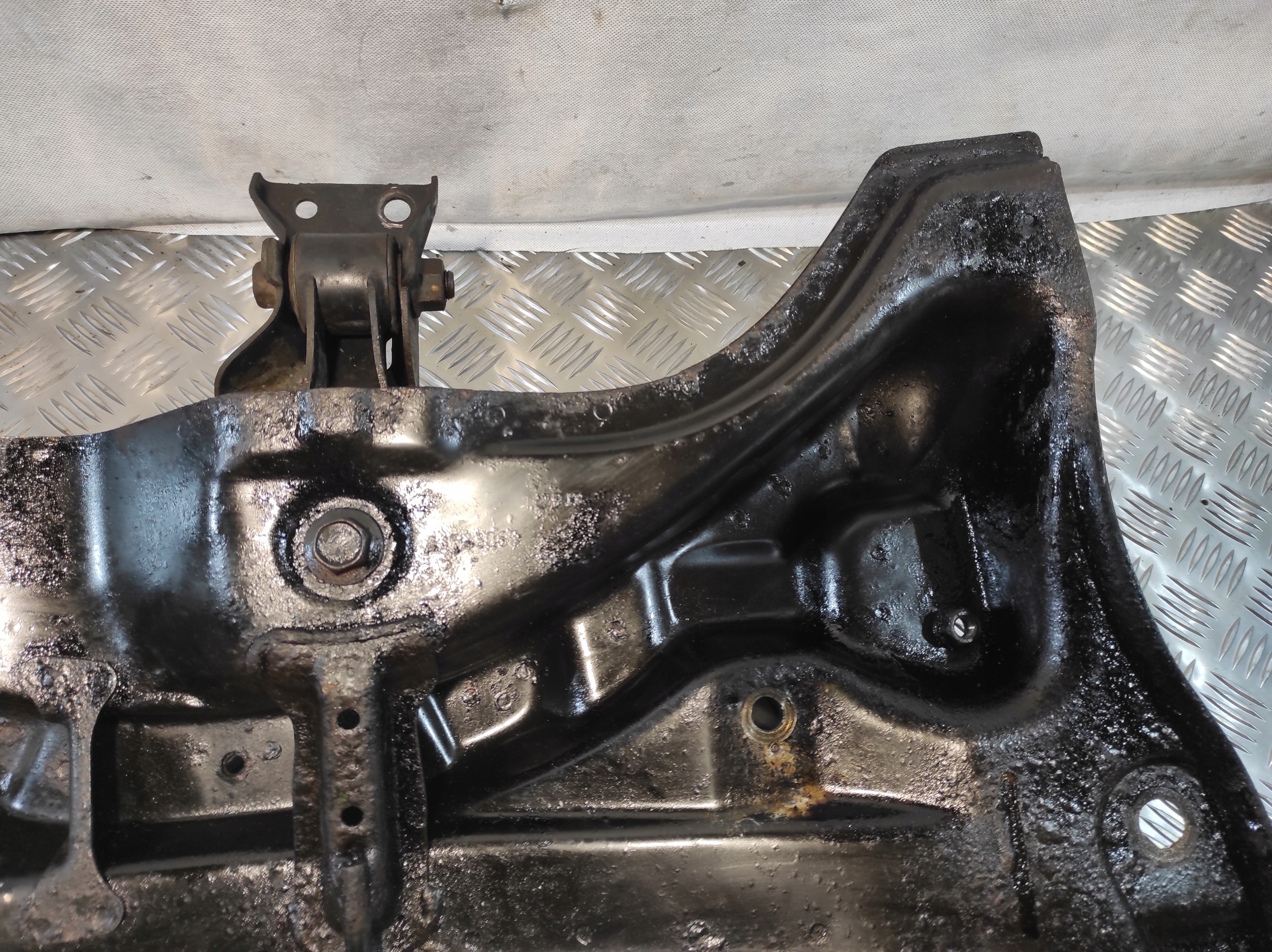 subframe axle beam axle beam sider front of the engine PEUGEOT 107 1.0 B