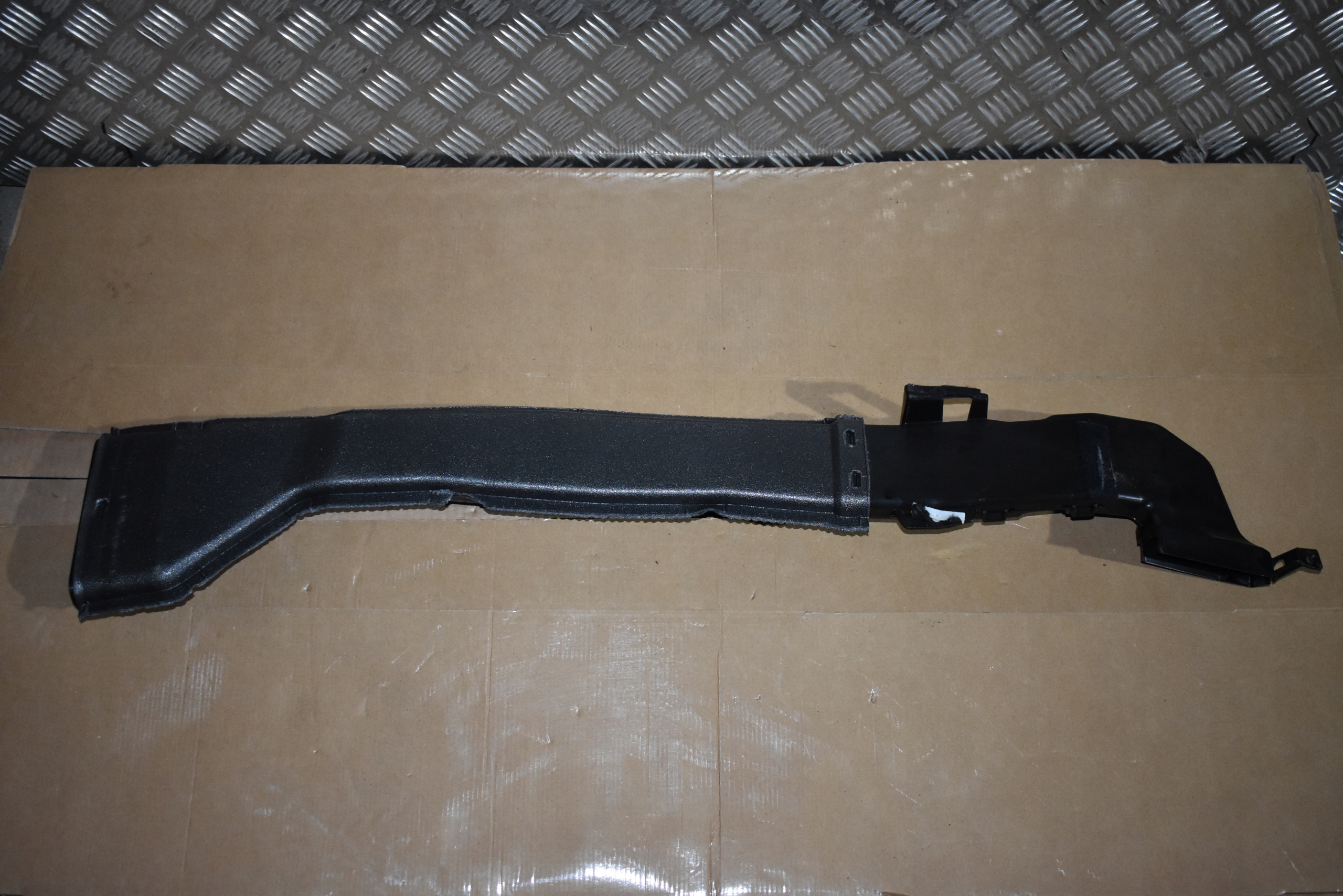 IDEALNY drain left air duct air line LAMBORGHINI URUS 1