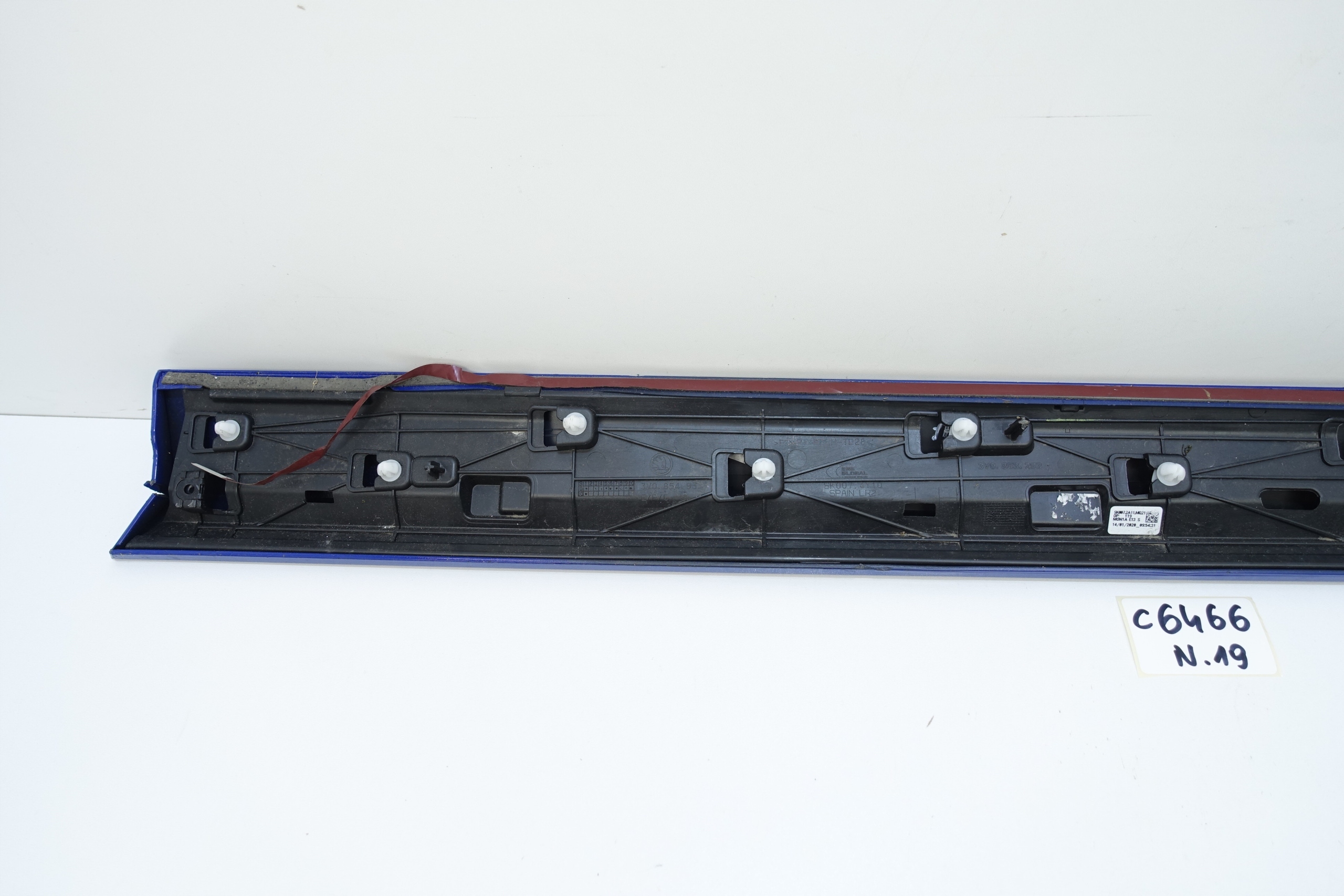 moulding door left front SKODA SUPERB III 3V0