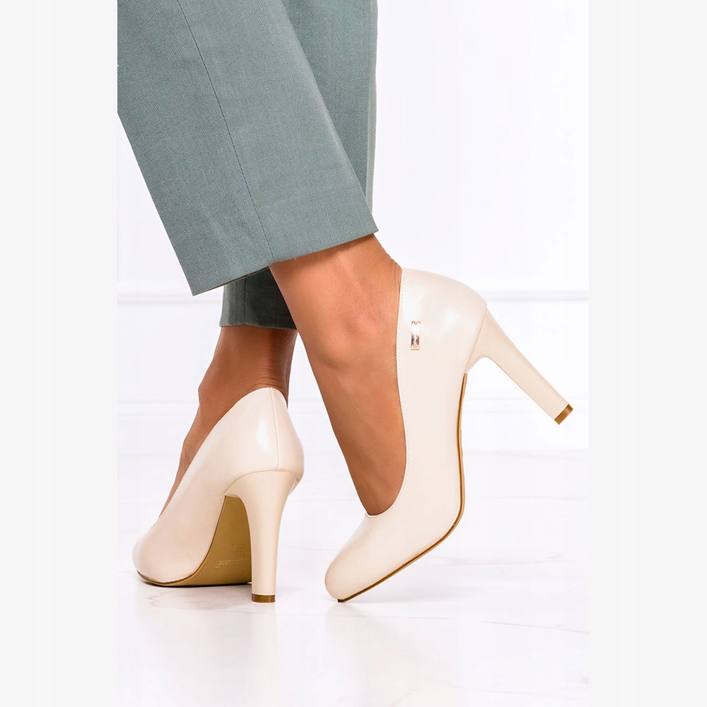 CZÓŁENKA NA OBCASIE SŁUPKU ZE SKÓRZANĄ WKŁADKĄ 40 Płeć kobieta