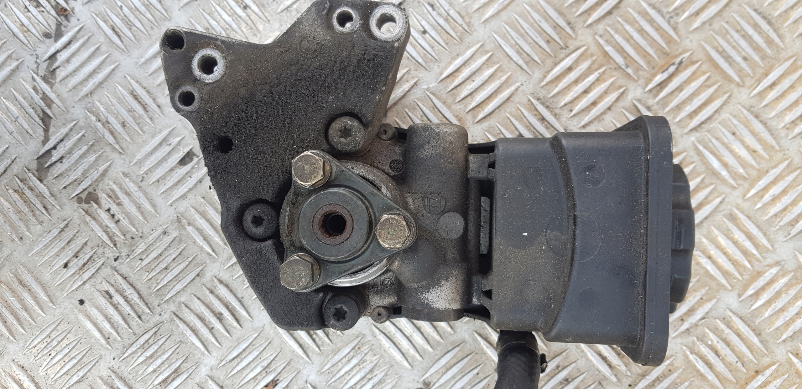 BMW X5 E53 3.0I B servo pump