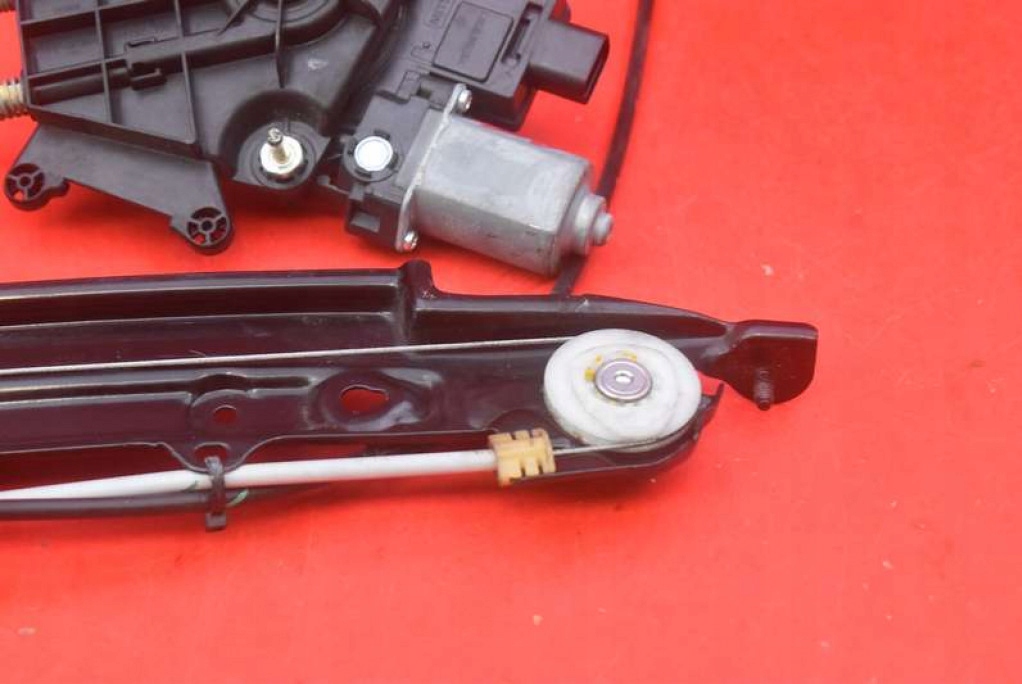 window regulator right rear part 9851140 BMW F44 GRAN COUPE 19-21