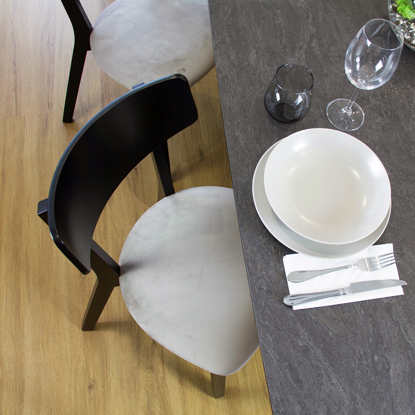 Krzesło bukowe tapicerowane welurowe do salonu Szerokość siedziska 45 cm