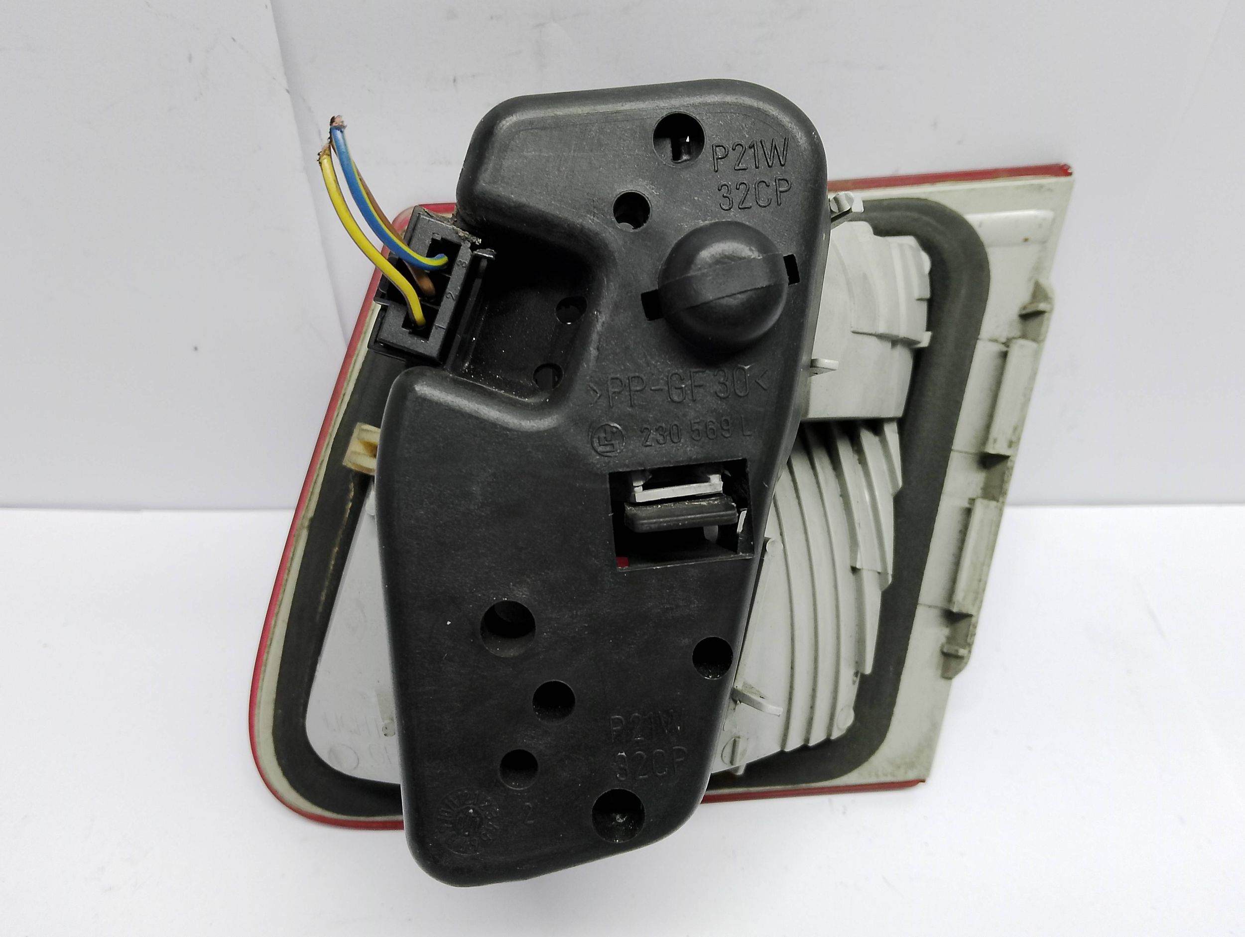 light bonnet boot left rear part BMW E46 kombi lift 8368759