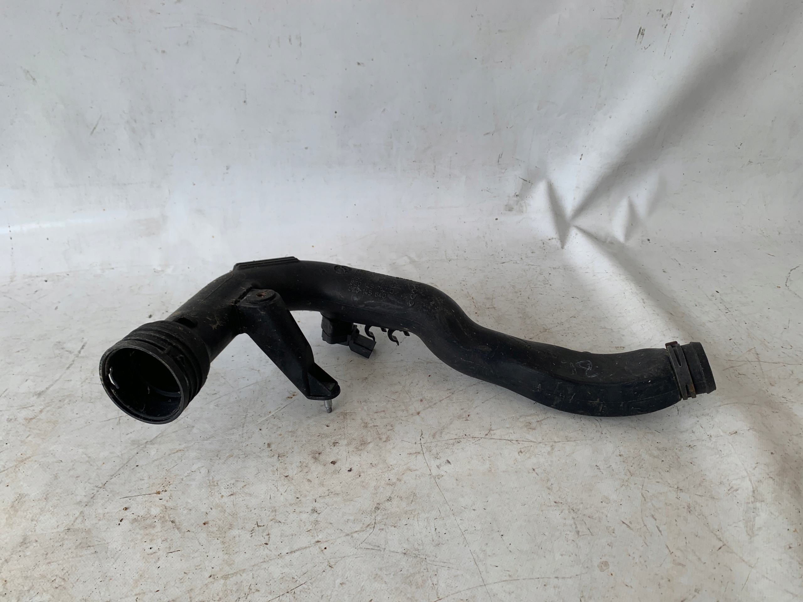 # air hose AUDI A4 B7 8E0145762D