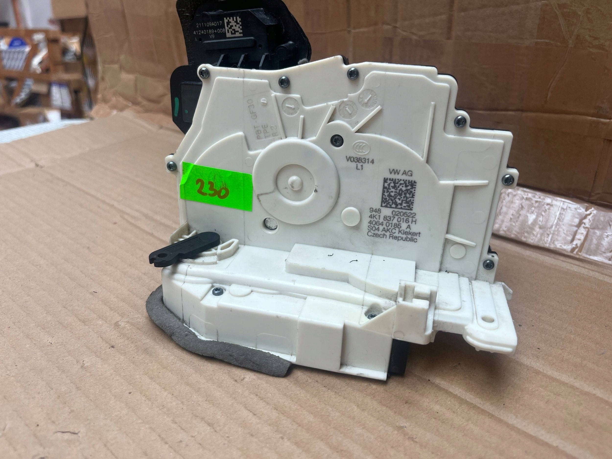 lock door right front Audi A6 A7 Q8 4K1837016H original !