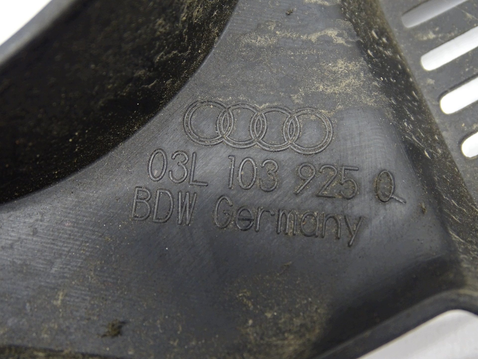engine housing cover AUDI A4 A5 A6 Q5 03L103925Q