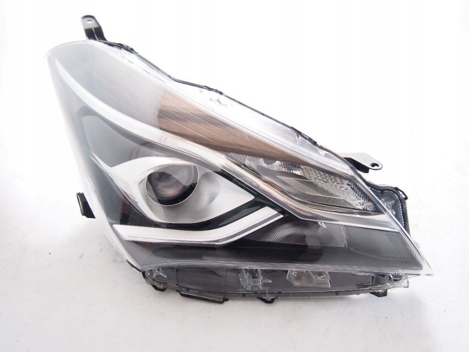 Toyota Yaris III FL 17r Reflektor right light right 3 2017