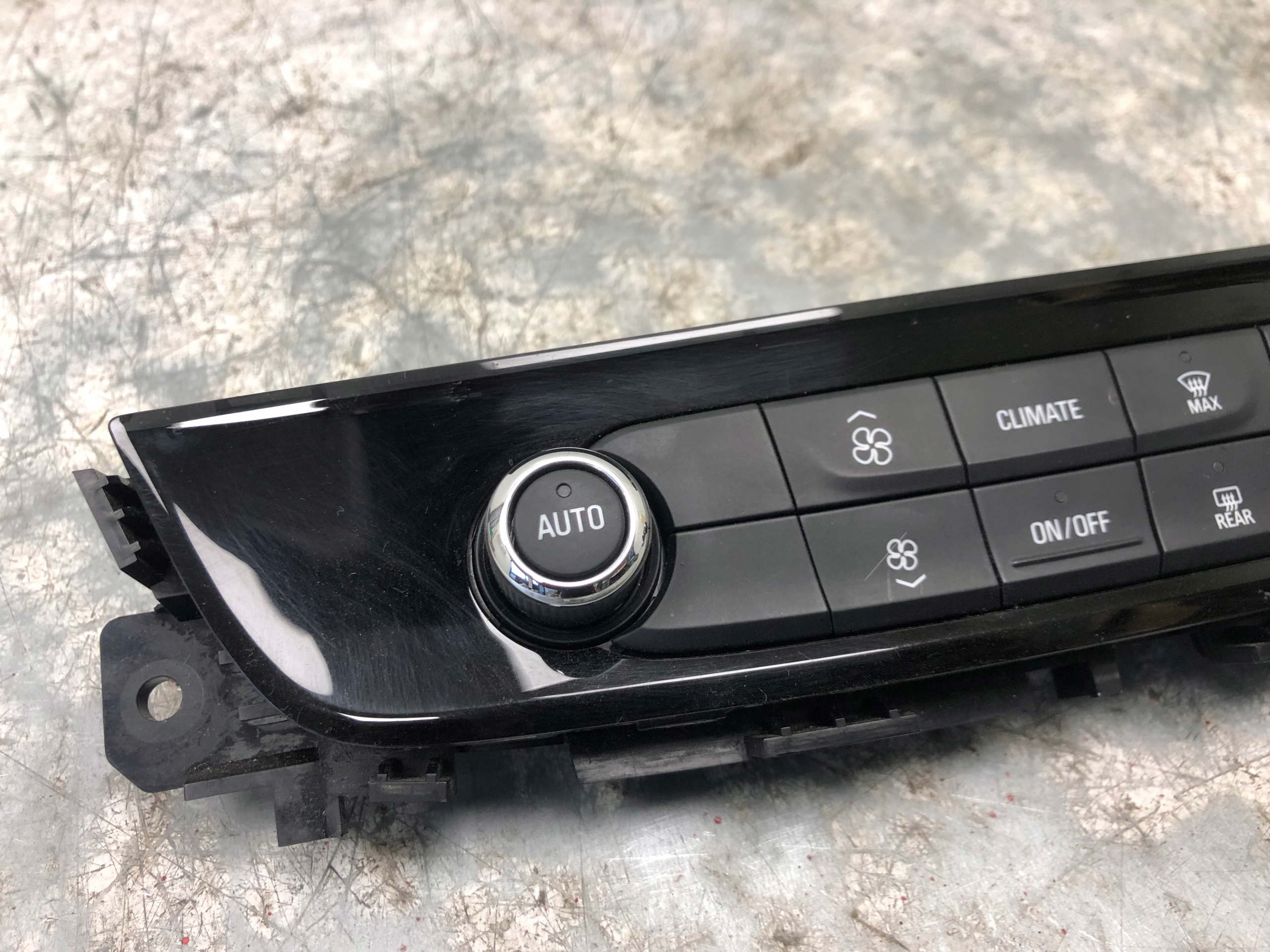 COMANDI CLIMA OPEL INSIGNIA B 39113537